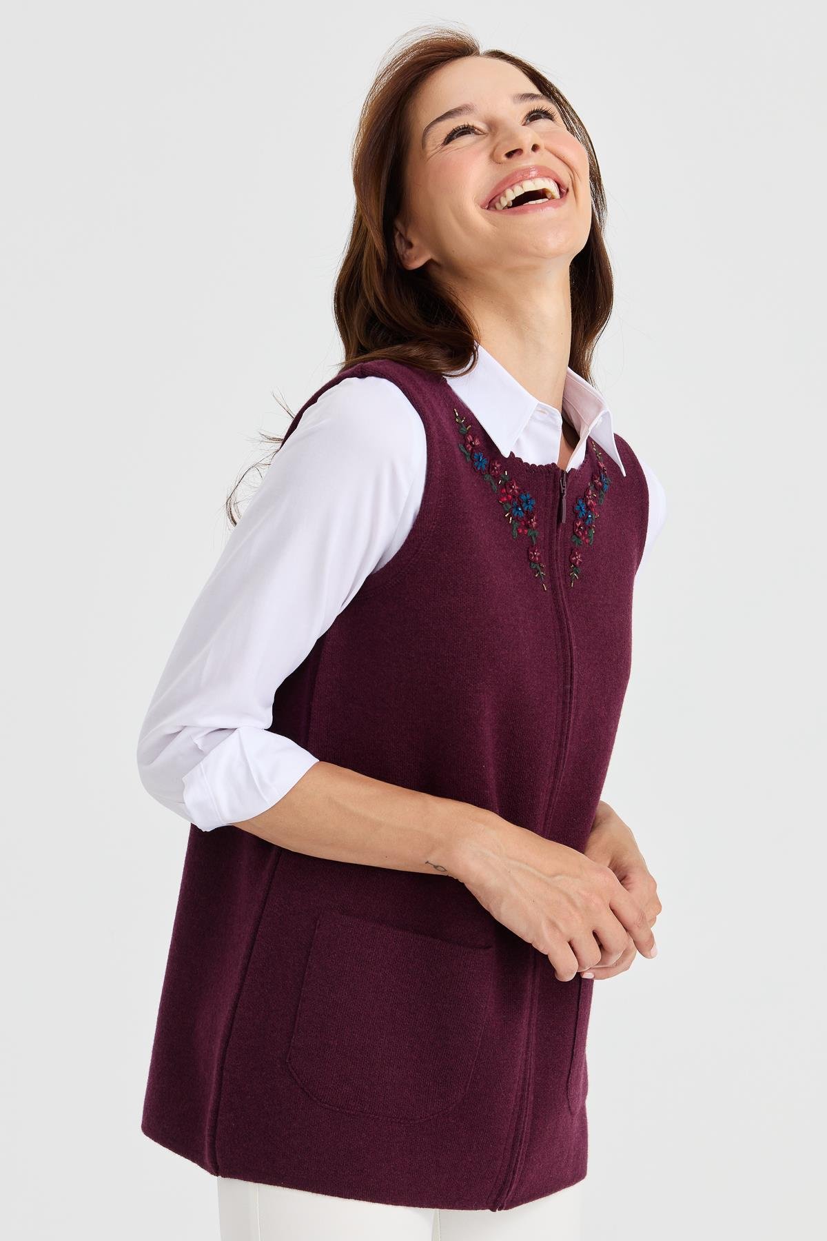 23000Kadın Sıfır Yaka Kenarı Dantel İşlemeli Yün Yelek K.Mürdüm