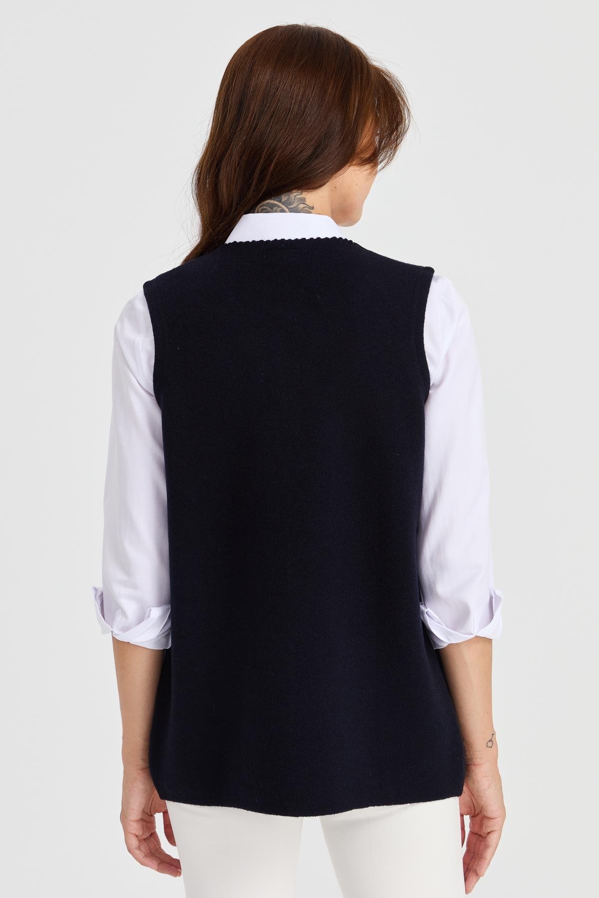 23000Kadın Sıfır Yaka Kenarı Dantel İşlemeli Yün Yelek K.Lacivert