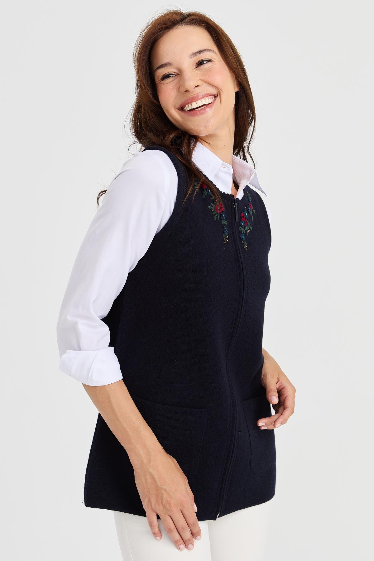 23000Kadın Sıfır Yaka Kenarı Dantel İşlemeli Yün Yelek K.Lacivert