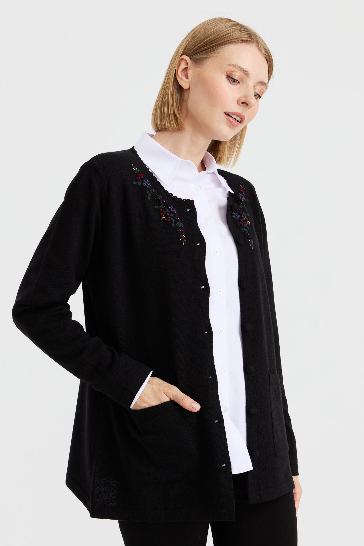 23003Women's Zero Neck Edge Lace Embroidered Wool Jacket Black