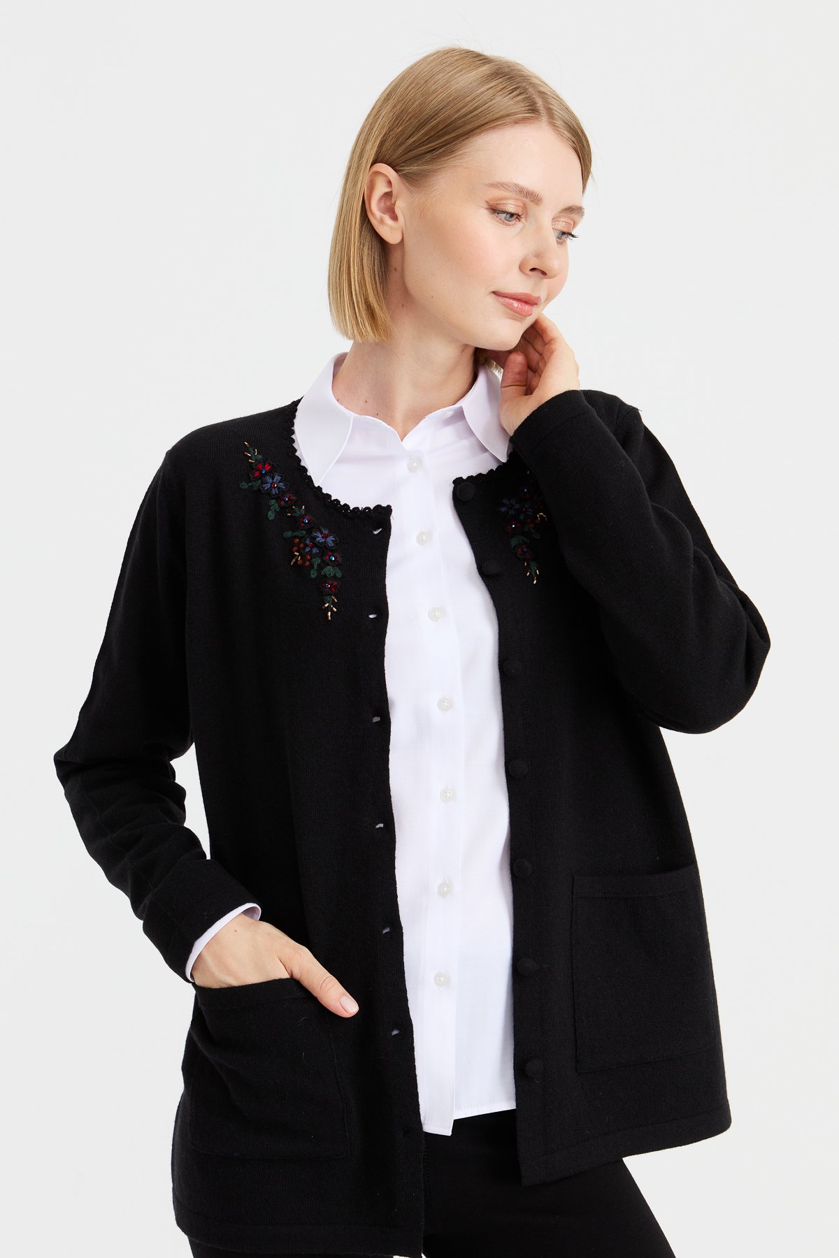 23003Women's Zero Neck Edge Lace Embroidered Wool Jacket Black