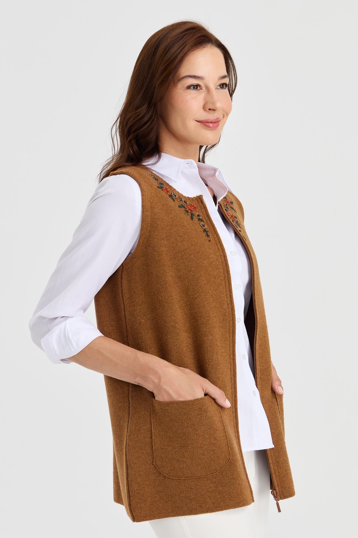 23000Kadın Sıfır Yaka Kenarı Dantel İşlemeli Yün Yelek K.taba