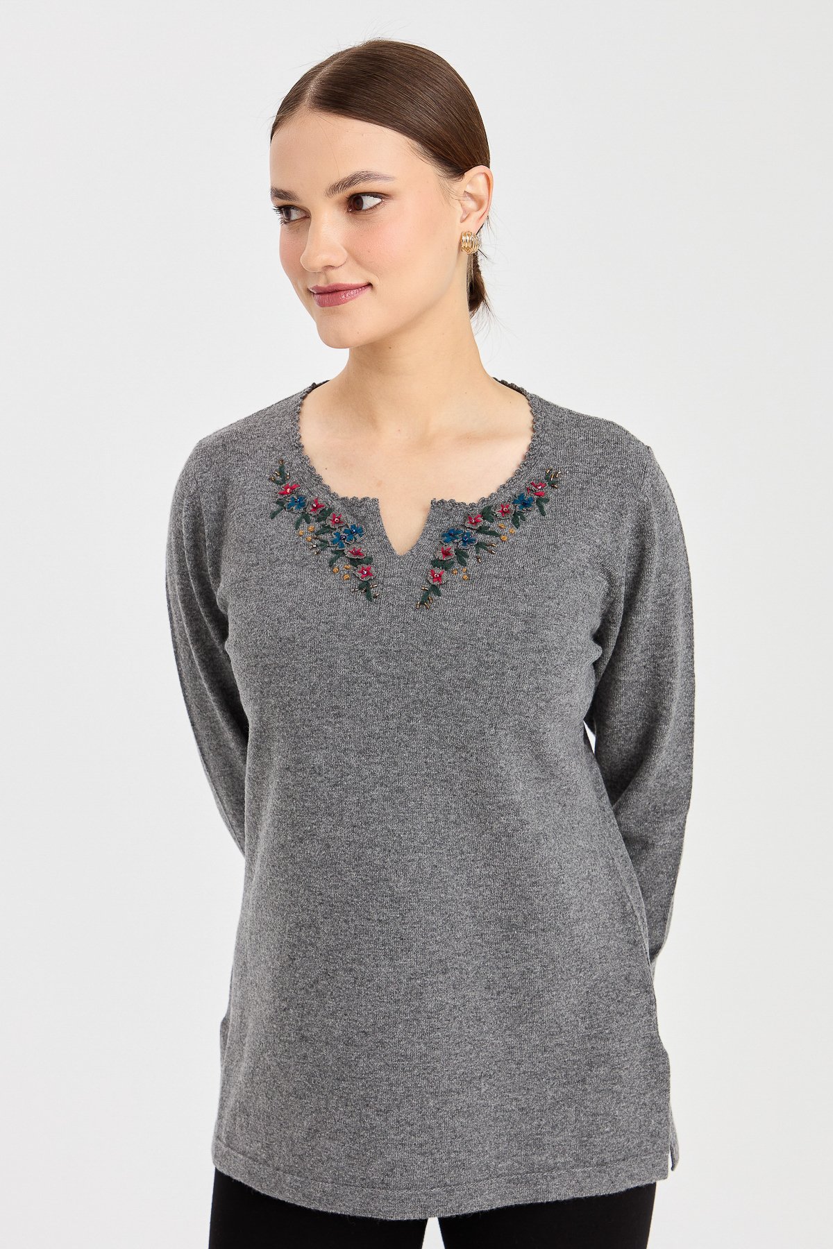 23005Women's Zero Neck Edge Lace Embroidered Wool Sweater Gray