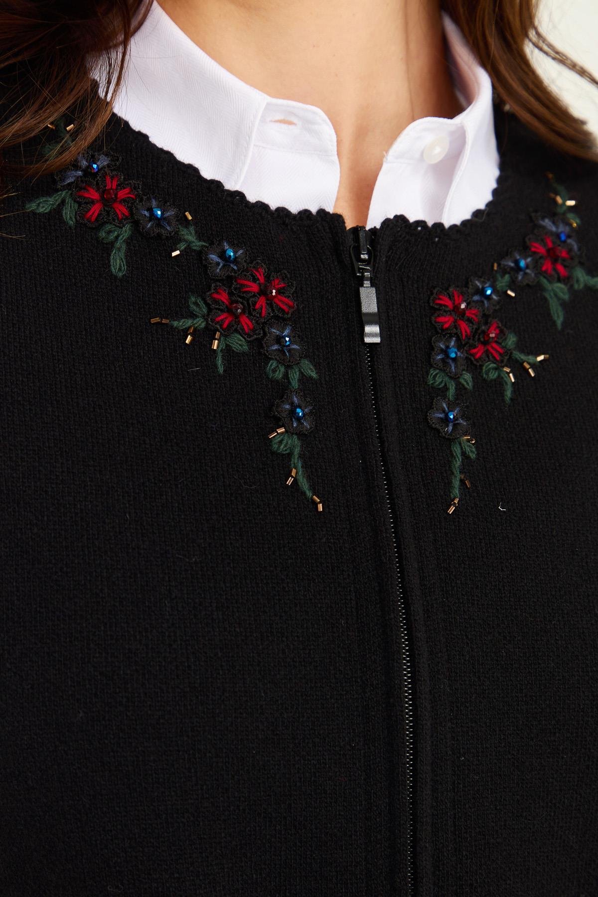 23000Kadın Sıfır Yaka Kenarı Dantel İşlemeli Yün Yelek Siyah