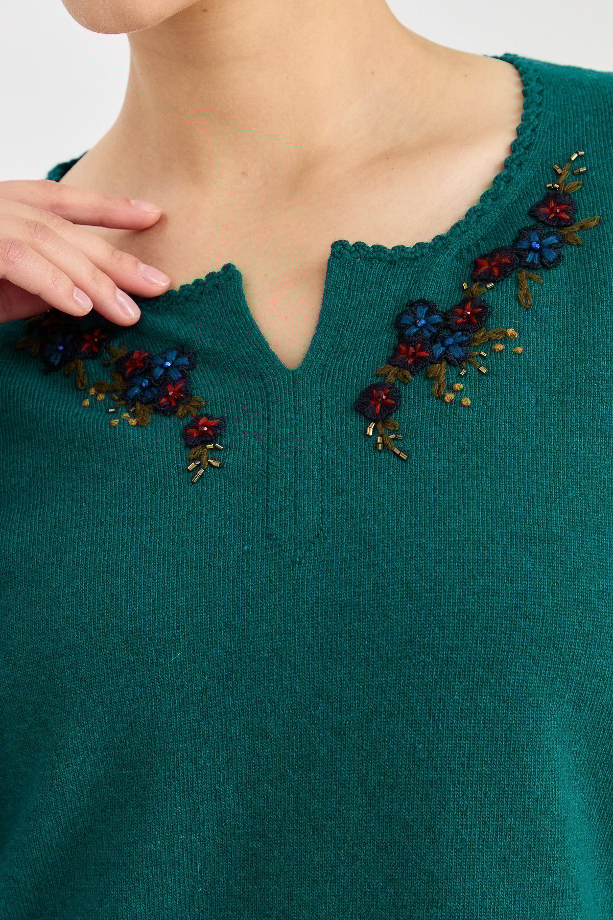 23005Kadın Sıfır Yaka Kenarı Dantel İşlemeli Yün Kazak K.Ö.başı