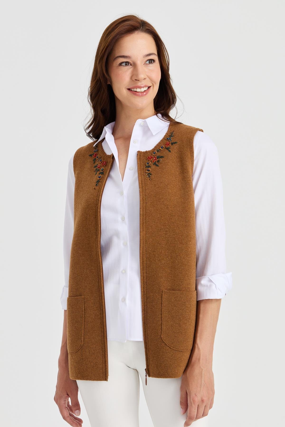 23000Kadın Sıfır Yaka Kenarı Dantel İşlemeli Yün Yelek K.taba