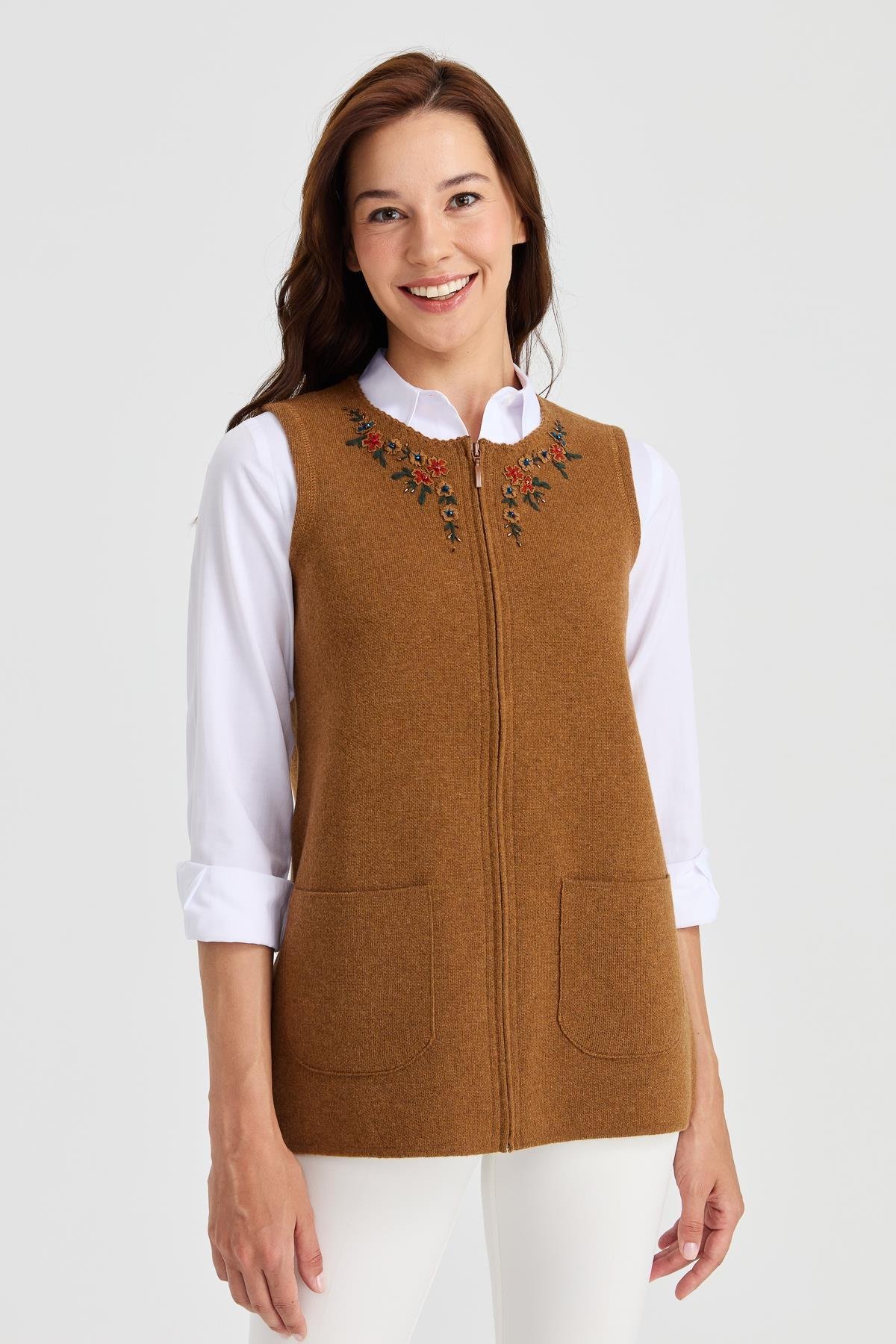 23000Kadın Sıfır Yaka Kenarı Dantel İşlemeli Yün Yelek K.taba