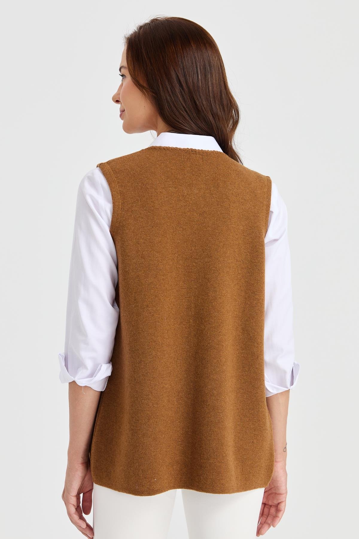 23000Kadın Sıfır Yaka Kenarı Dantel İşlemeli Yün Yelek K.taba