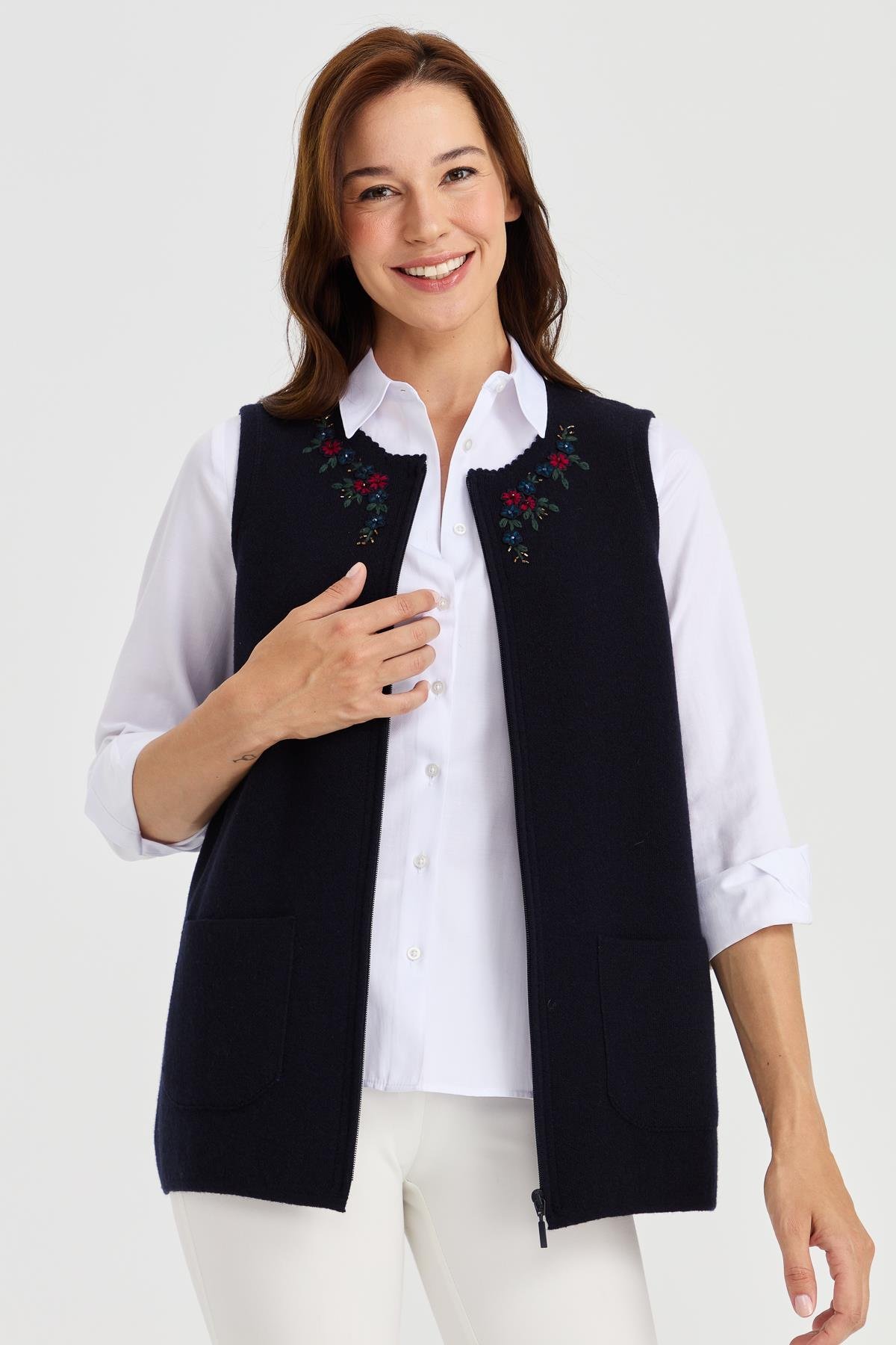 23000Kadın Sıfır Yaka Kenarı Dantel İşlemeli Yün Yelek K.Lacivert