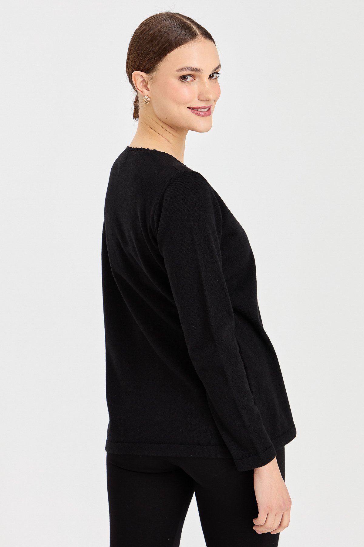 23005Kadın Sıfır Yaka Kenarı Dantel İşlemeli Yün Kazak Siyah