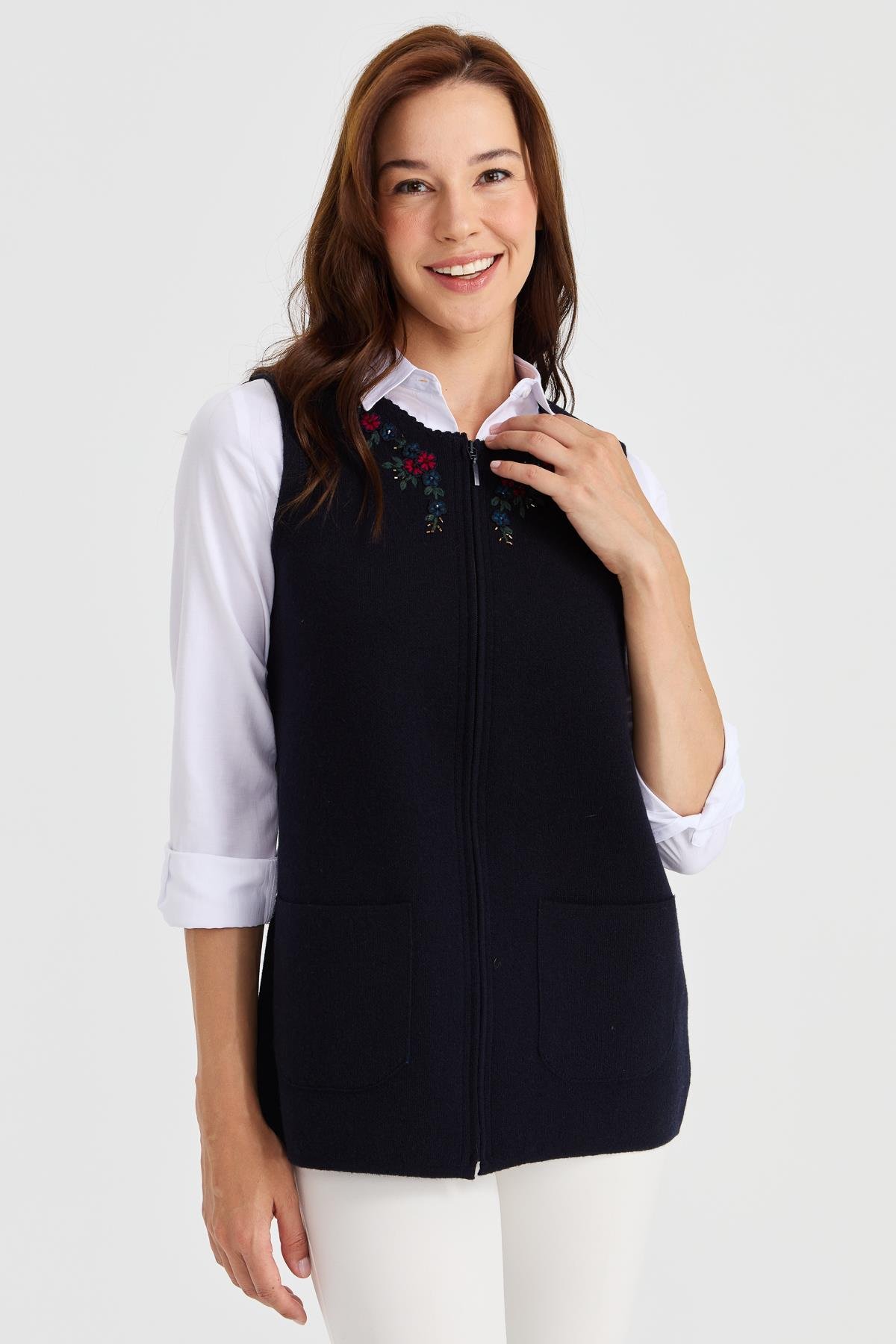 23000Kadın Sıfır Yaka Kenarı Dantel İşlemeli Yün Yelek K.Lacivert