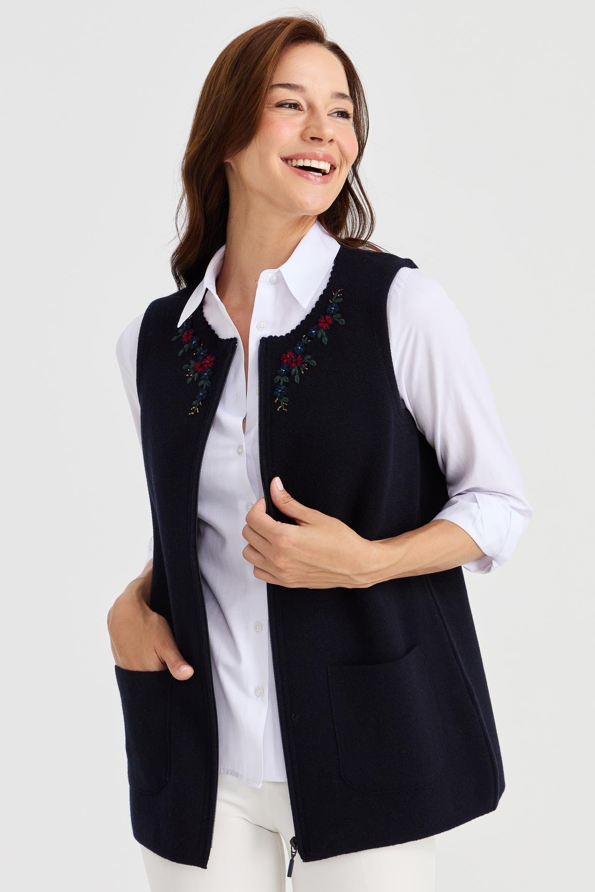 23000Kadın Sıfır Yaka Kenarı Dantel İşlemeli Yün Yelek K.Lacivert