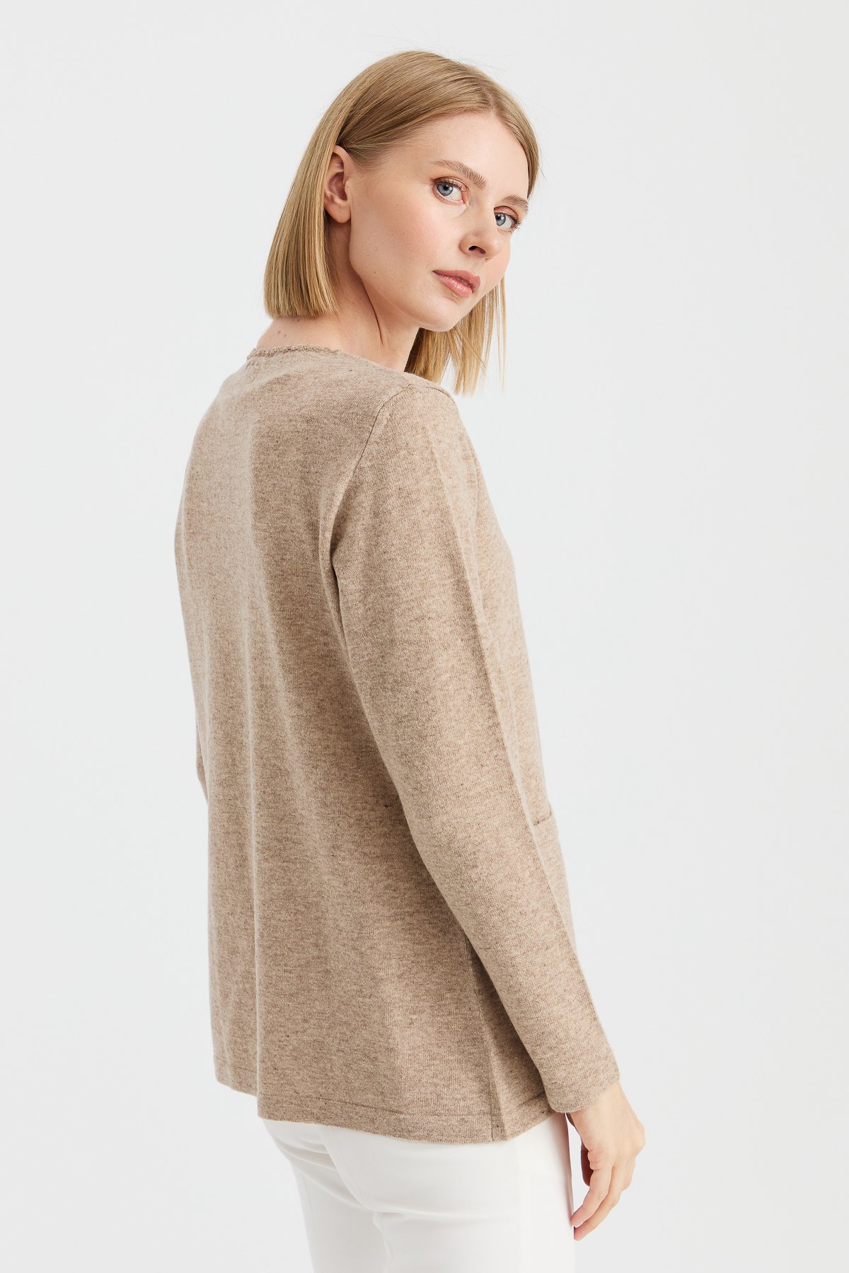 23003Kadın Sıfır Yaka Kenarı Dantel İşlemeli Yün Ceket K.Bej