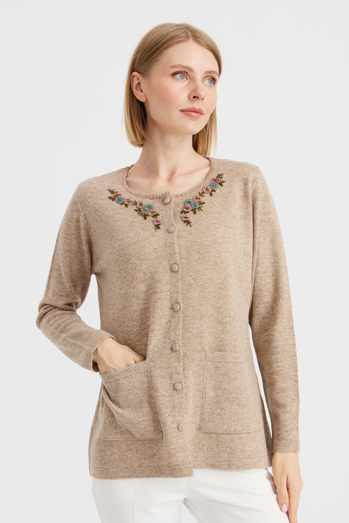 23003Kadın Sıfır Yaka Kenarı Dantel İşlemeli Yün Ceket K.Bej