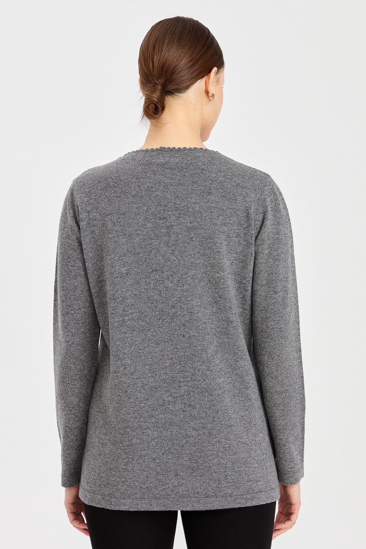 23005Women's Zero Neck Edge Lace Embroidered Wool Sweater Gray