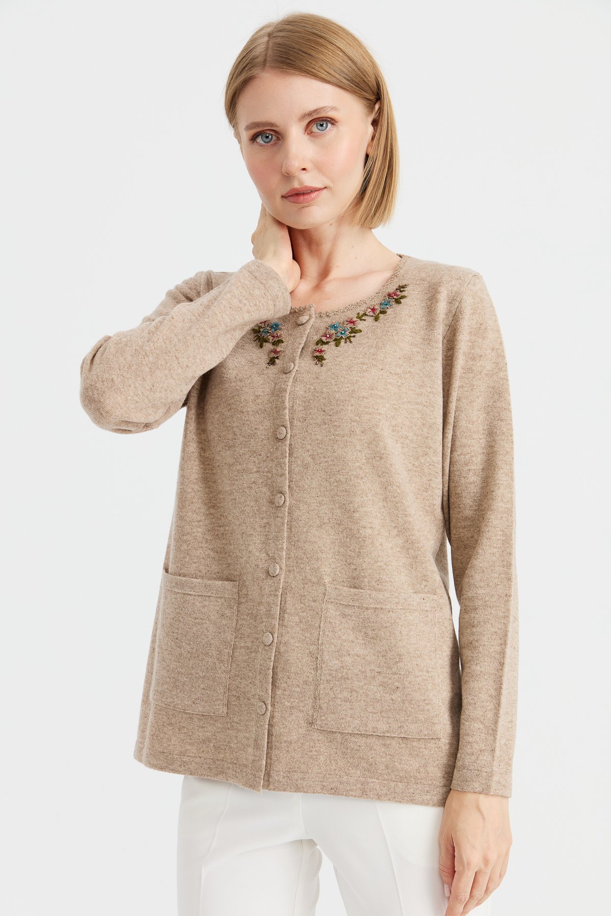 23003Kadın Sıfır Yaka Kenarı Dantel İşlemeli Yün Ceket K.Bej