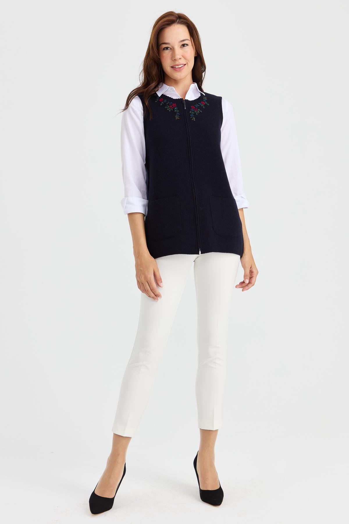 23000Kadın Sıfır Yaka Kenarı Dantel İşlemeli Yün Yelek K.Lacivert