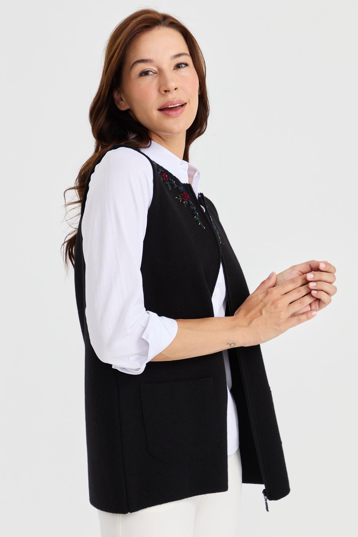 23000Kadın Sıfır Yaka Kenarı Dantel İşlemeli Yün Yelek Siyah