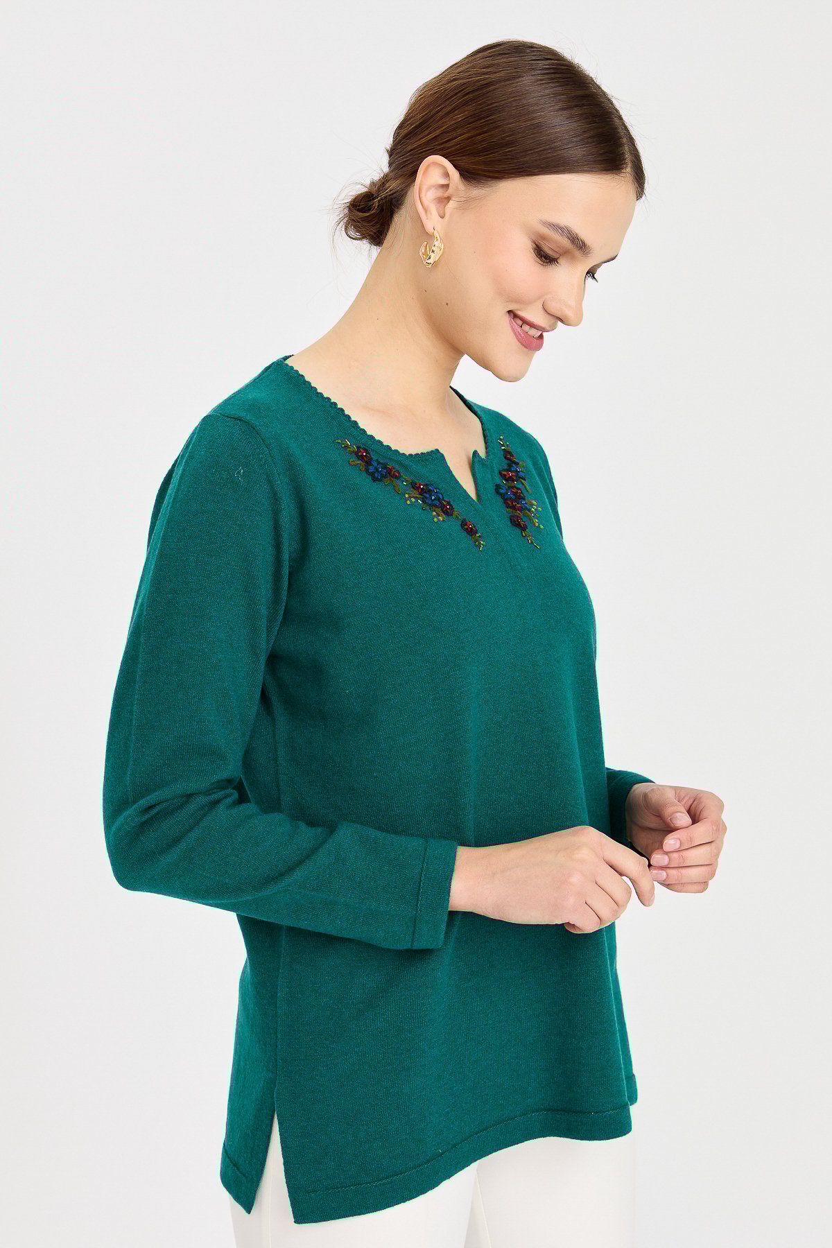 23005Kadın Sıfır Yaka Kenarı Dantel İşlemeli Yün Kazak K.Ö.başı