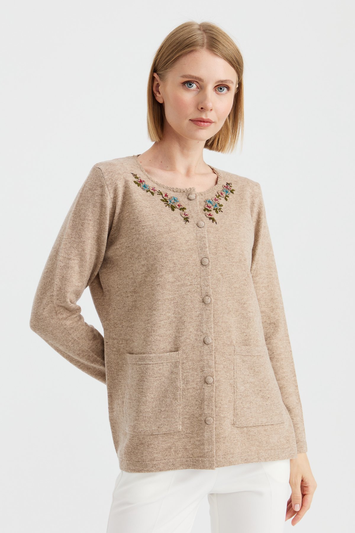 23003Kadın Sıfır Yaka Kenarı Dantel İşlemeli Yün Ceket K.Bej