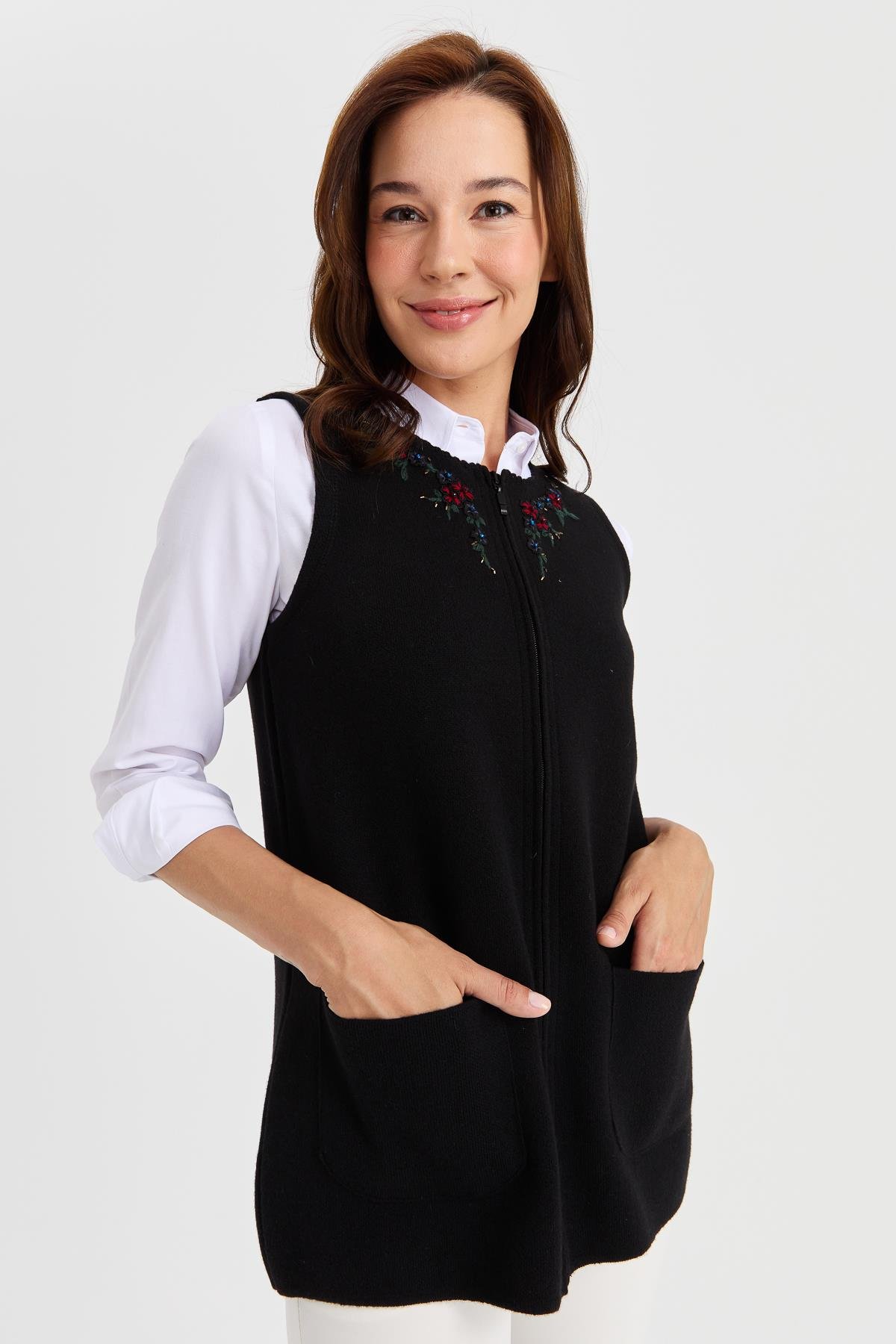 23000Kadın Sıfır Yaka Kenarı Dantel İşlemeli Yün Yelek Siyah