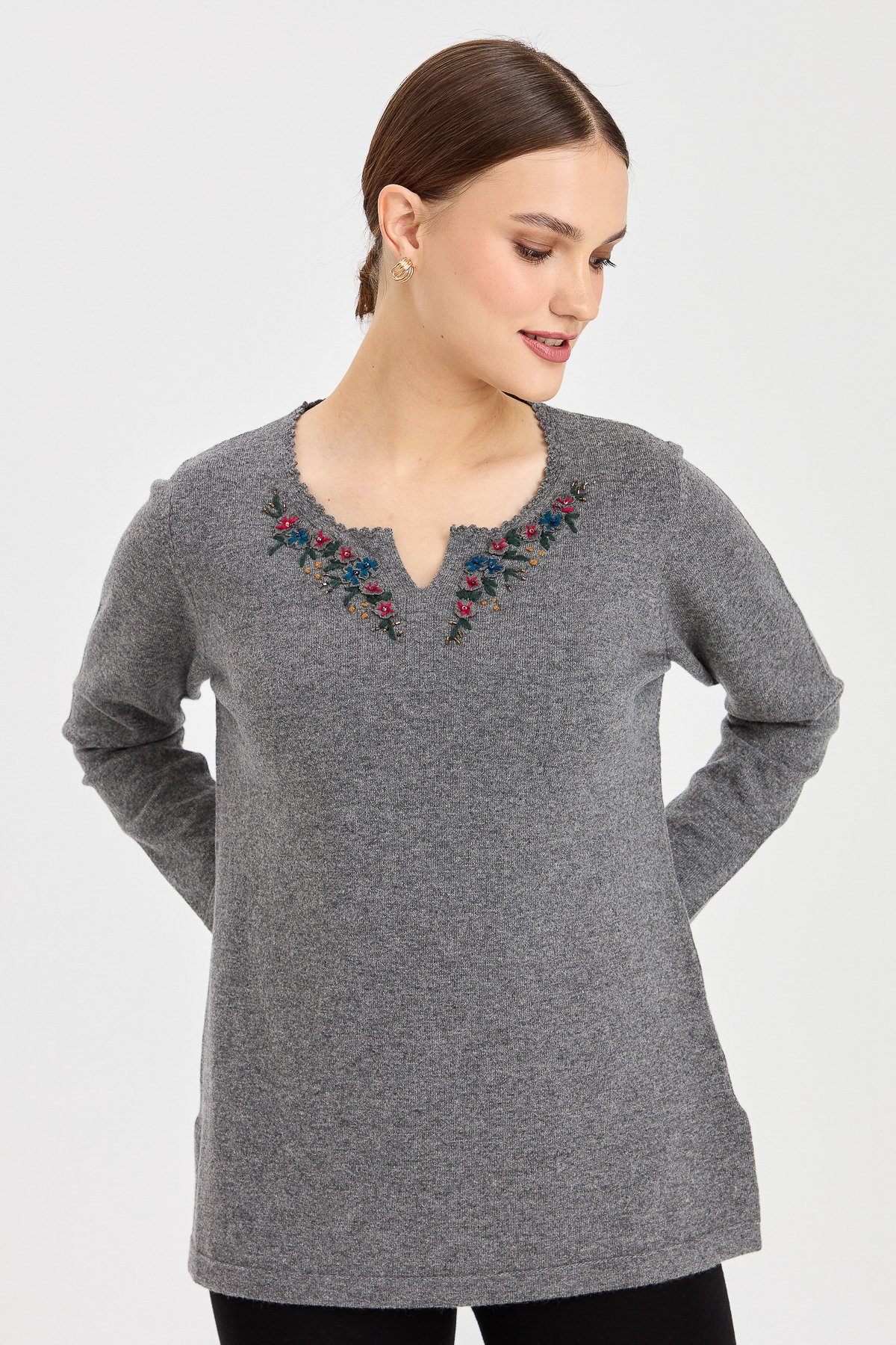 23005Women's Zero Neck Edge Lace Embroidered Wool Sweater Gray
