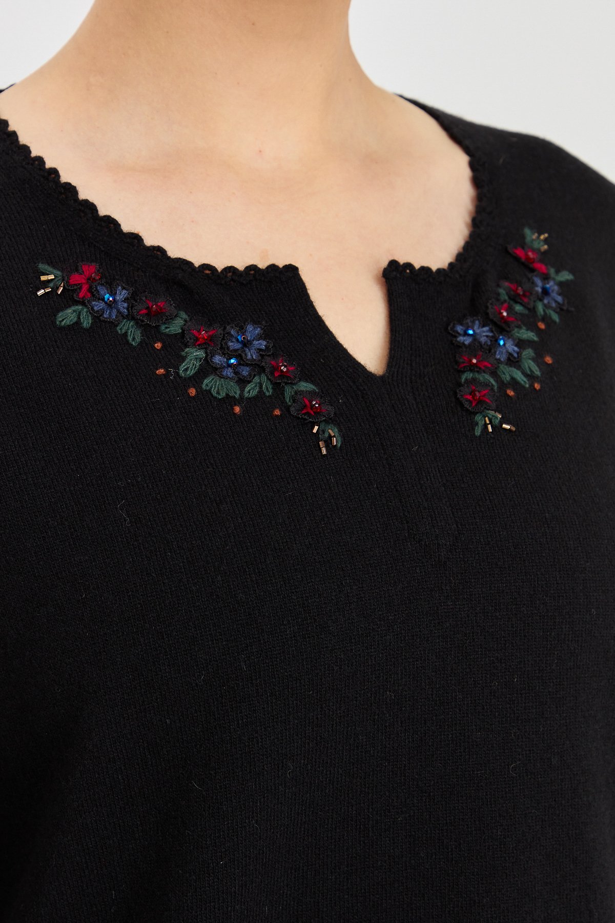 23005Kadın Sıfır Yaka Kenarı Dantel İşlemeli Yün Kazak Siyah