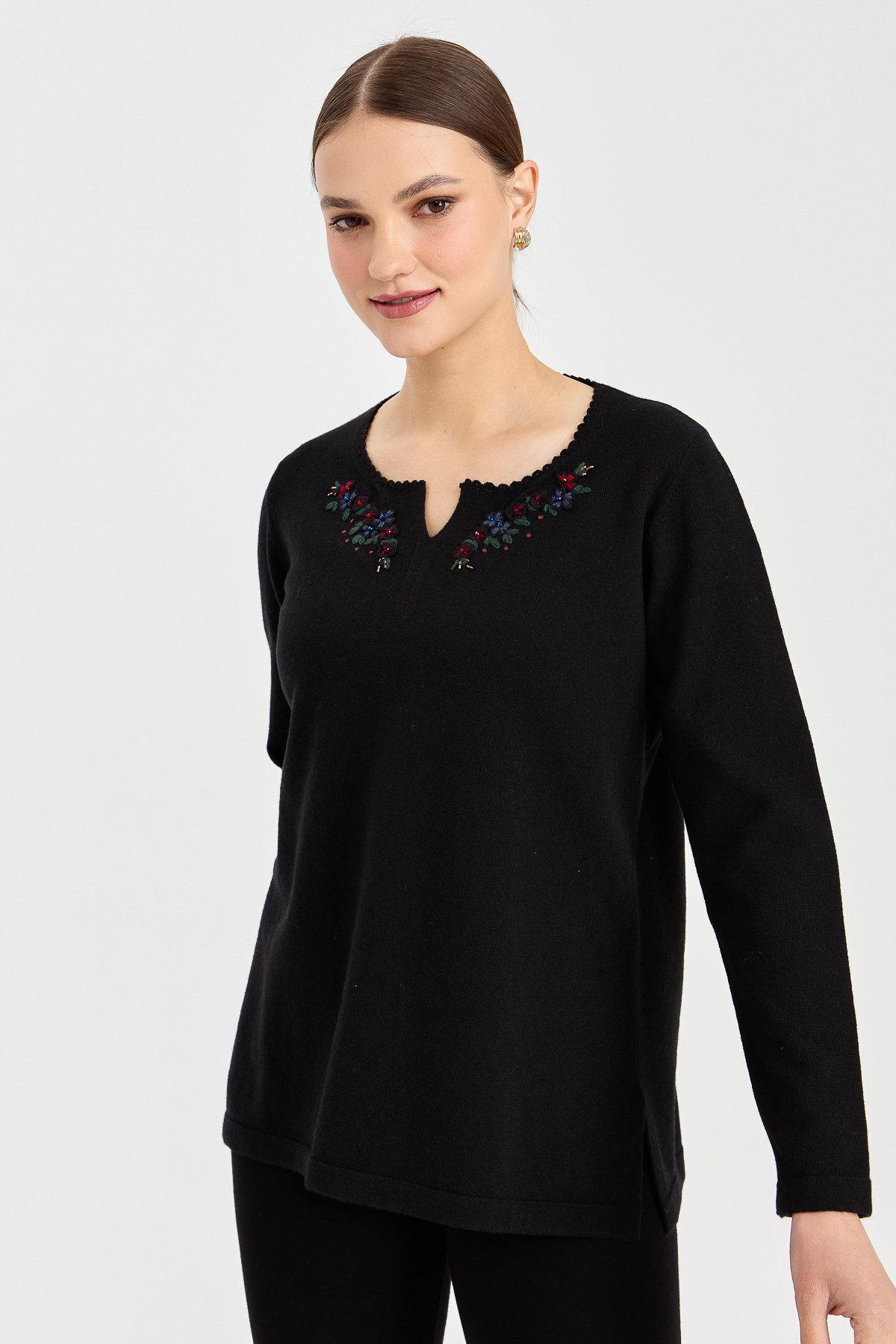 23005Kadın Sıfır Yaka Kenarı Dantel İşlemeli Yün Kazak Siyah