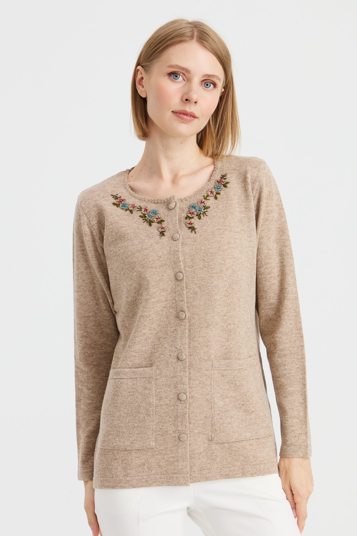 23003Kadın Sıfır Yaka Kenarı Dantel İşlemeli Yün Ceket K.Bej