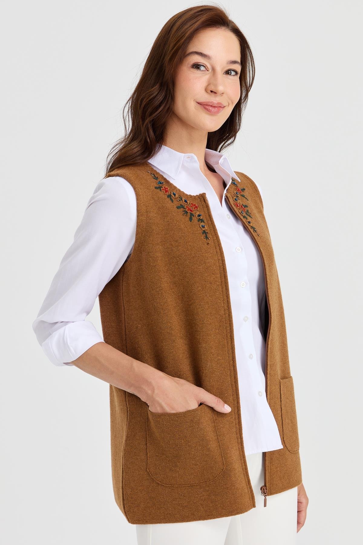 23000Kadın Sıfır Yaka Kenarı Dantel İşlemeli Yün Yelek K.taba