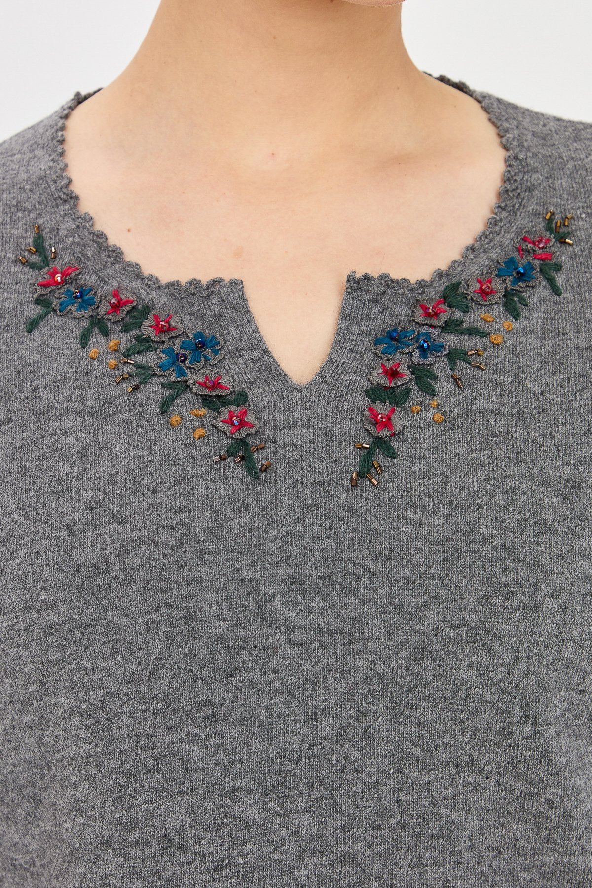 23005Women's Zero Neck Edge Lace Embroidered Wool Sweater Gray