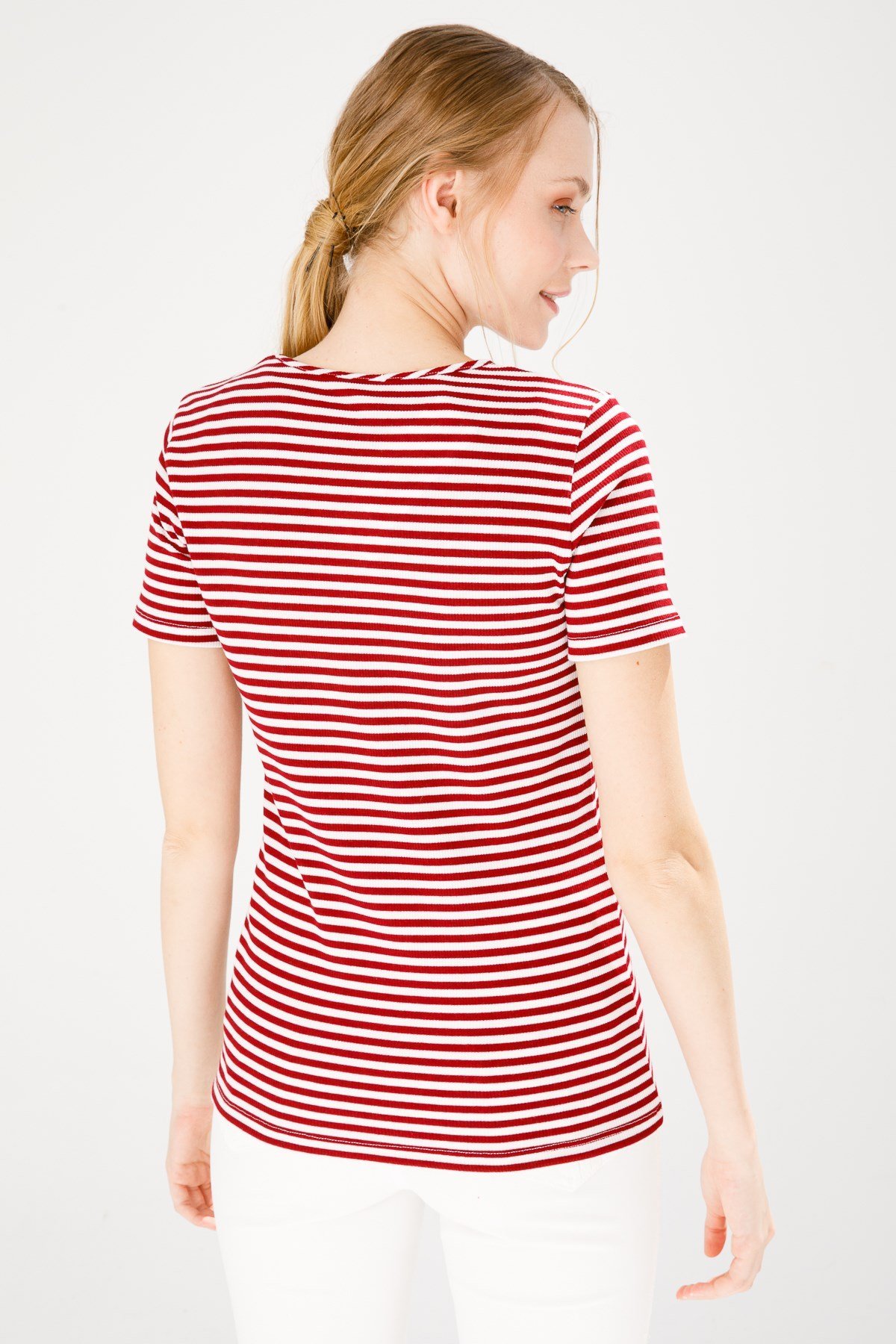 KADIN SIFIR YAKA KISA KOL ÇİZGİLİ PAMUKLU T-SHİRT KIRMIZI