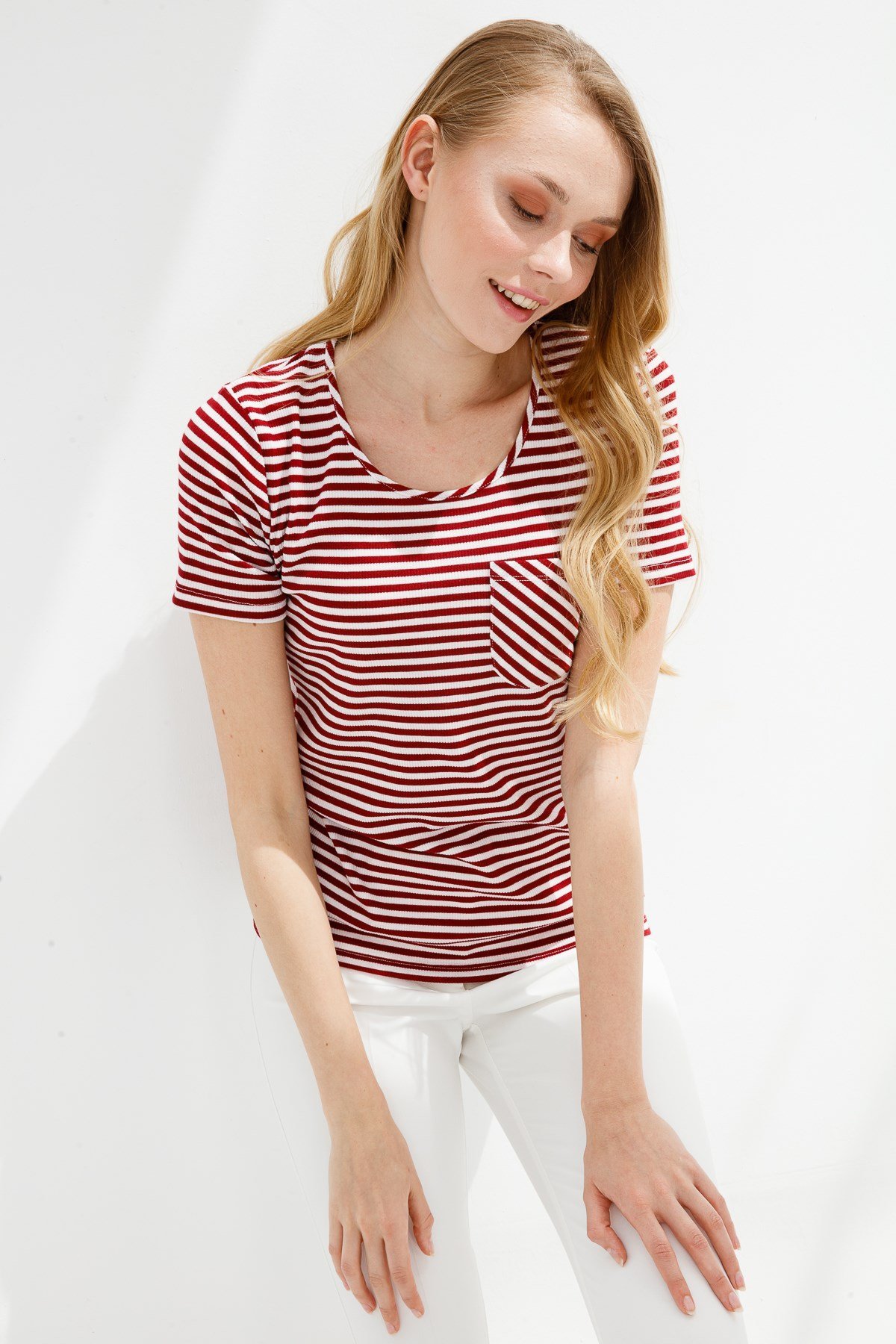 KADIN SIFIR YAKA KISA KOL ÇİZGİLİ PAMUKLU T-SHİRT KIRMIZI
