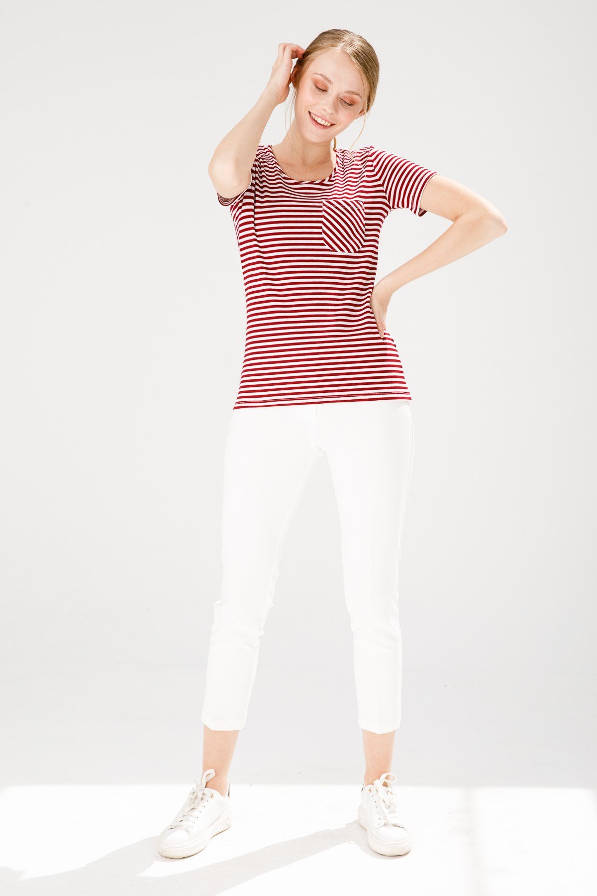 KADIN SIFIR YAKA KISA KOL ÇİZGİLİ PAMUKLU T-SHİRT KIRMIZI