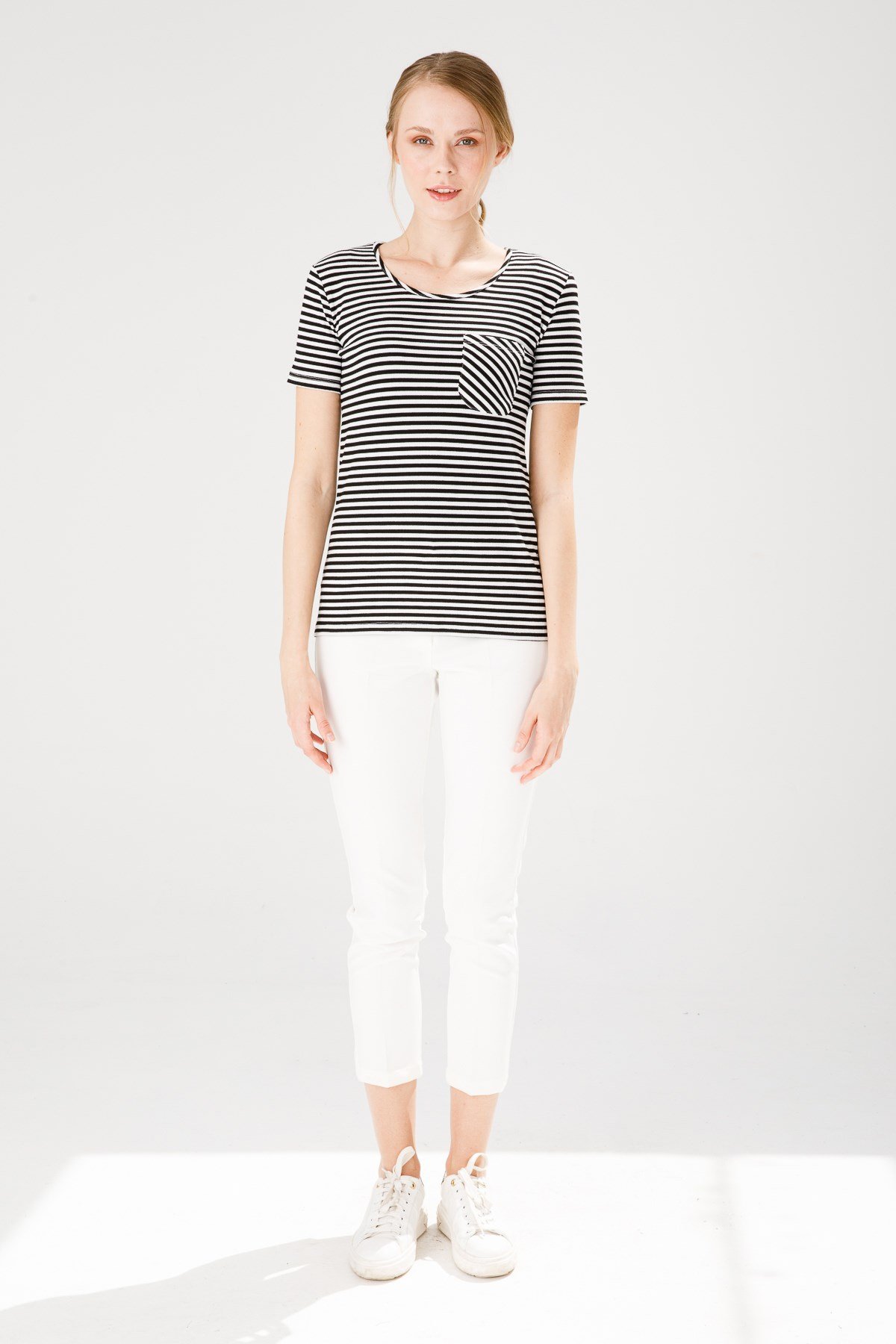 KADIN SIFIR YAKA KISA KOL ÇİZGİLİ PAMUKLU T-SHİRT SİYAH