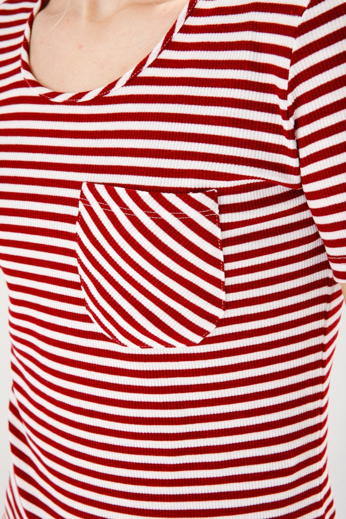 KADIN SIFIR YAKA KISA KOL ÇİZGİLİ PAMUKLU T-SHİRT KIRMIZI