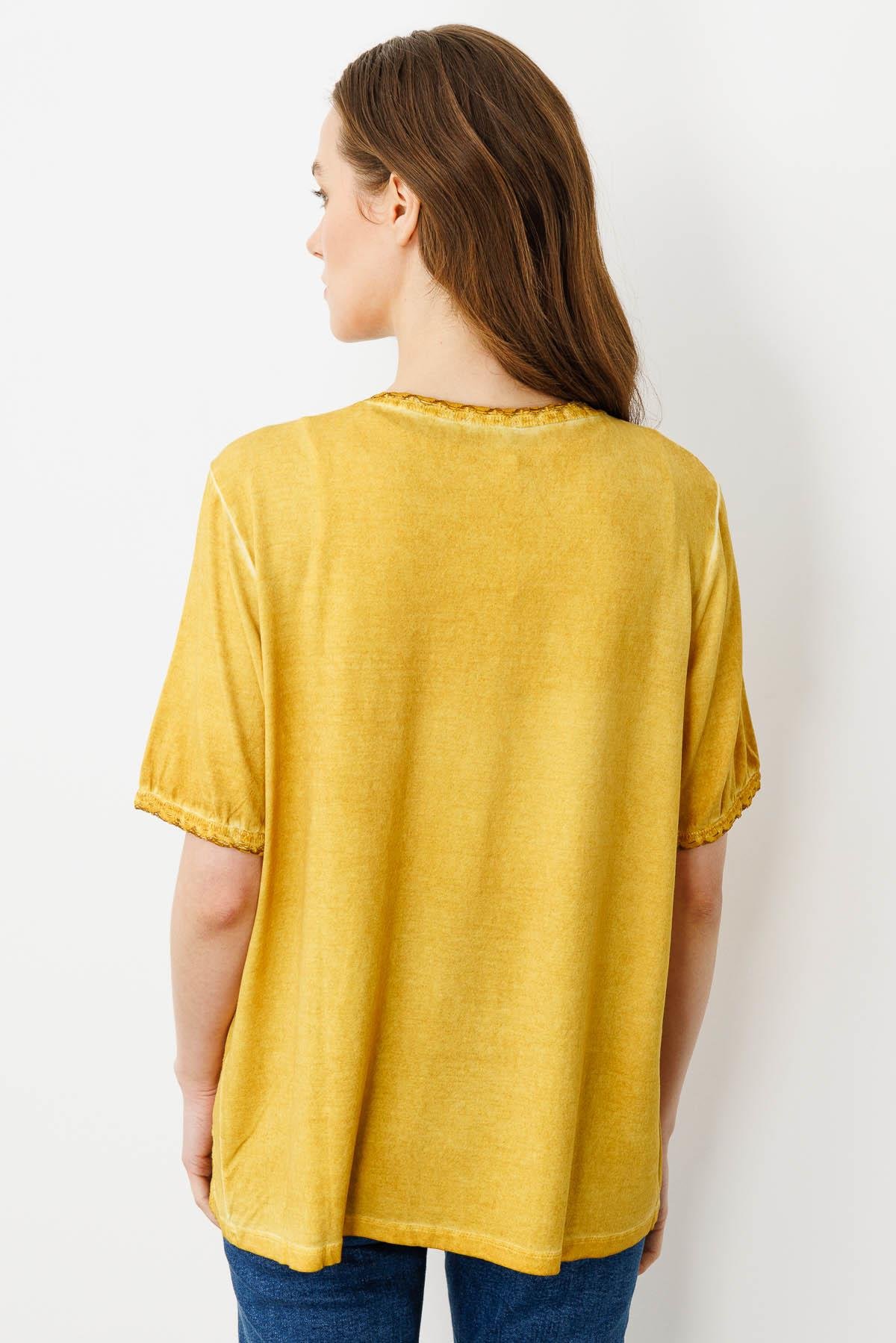 20807Kadın Sıfır Yaka Kısa Kol Deri İşlemeli Penye Bluz Bal