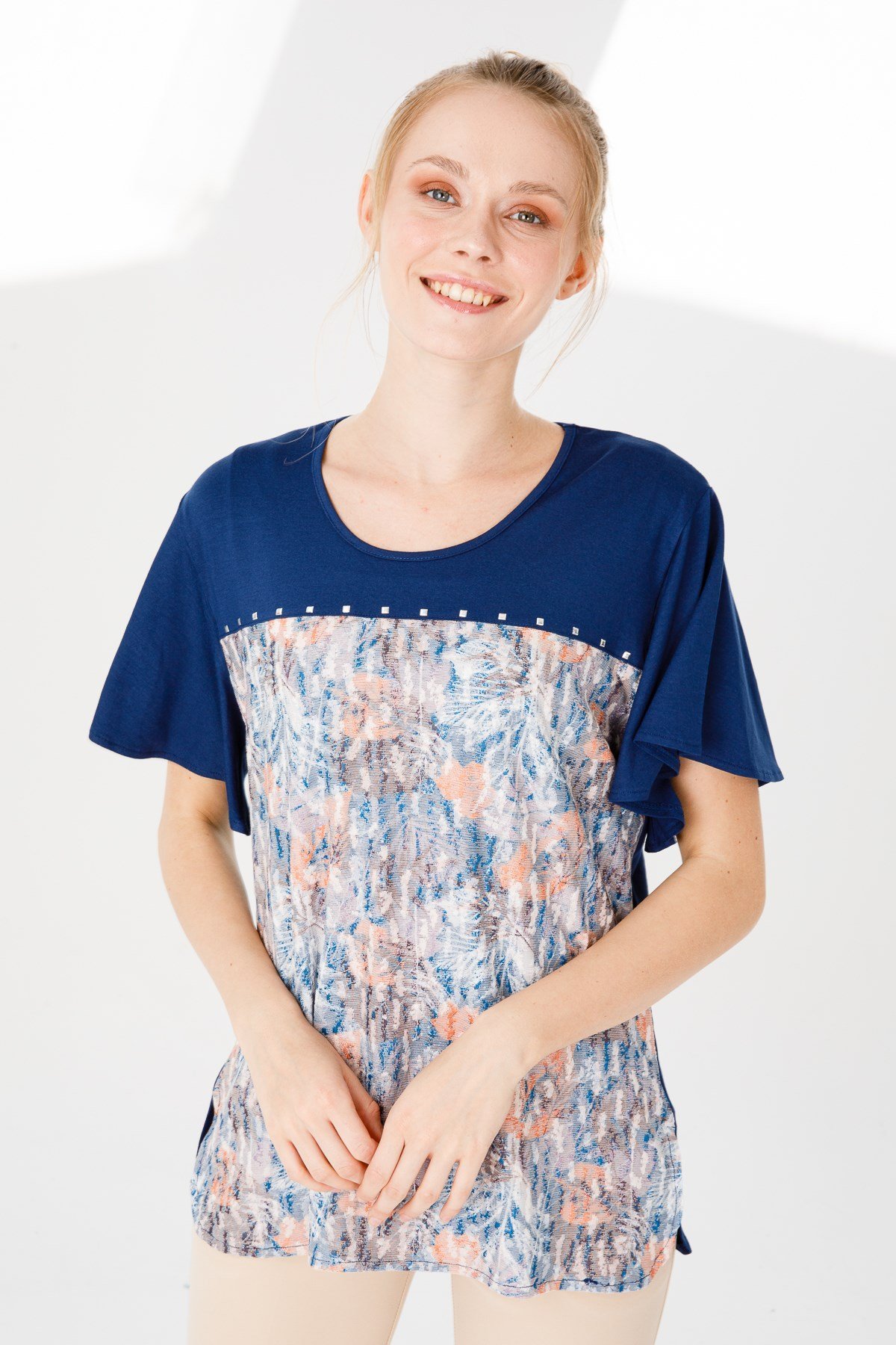 KADIN SIFIR YAKA KISA KOL DESENLİ PENYE BLUZ İNDİGO