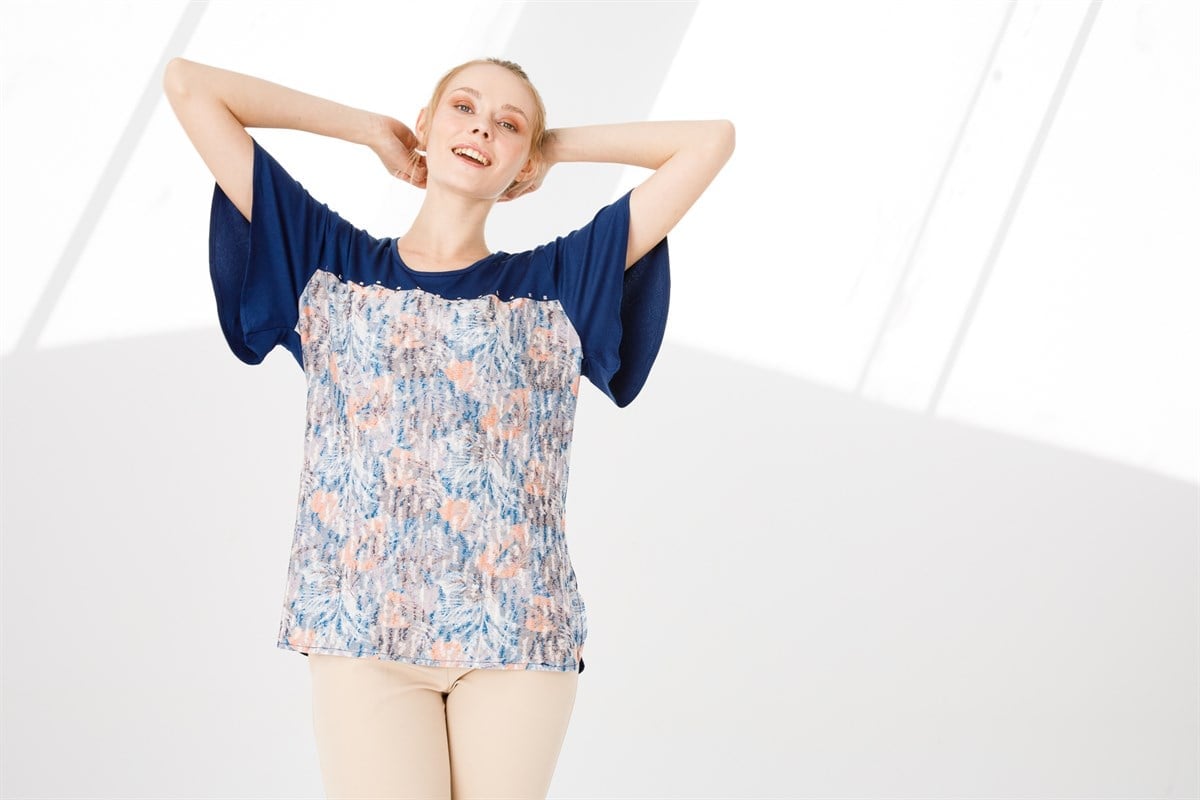 KADIN SIFIR YAKA KISA KOL DESENLİ PENYE BLUZ İNDİGO