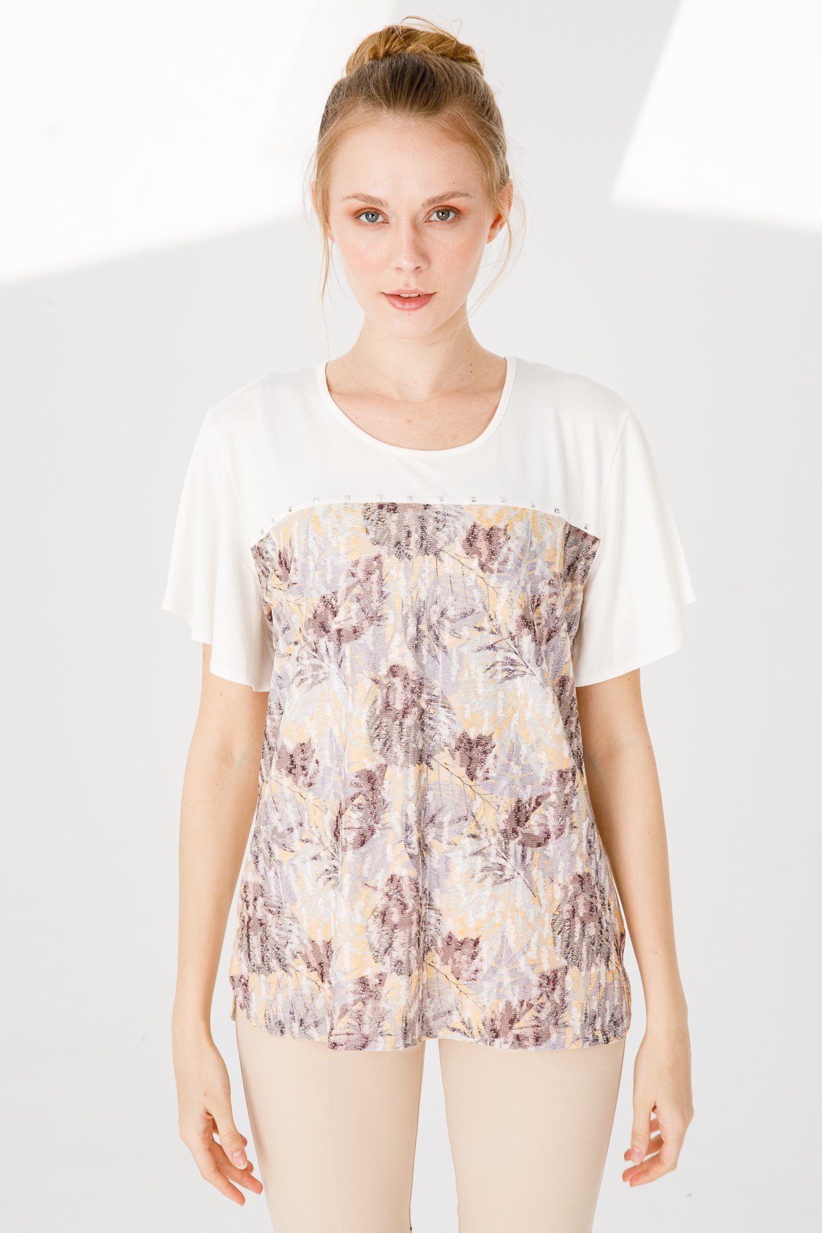 KADIN SIFIR YAKA KISA KOL DESENLİ PENYE BLUZ KEMİK