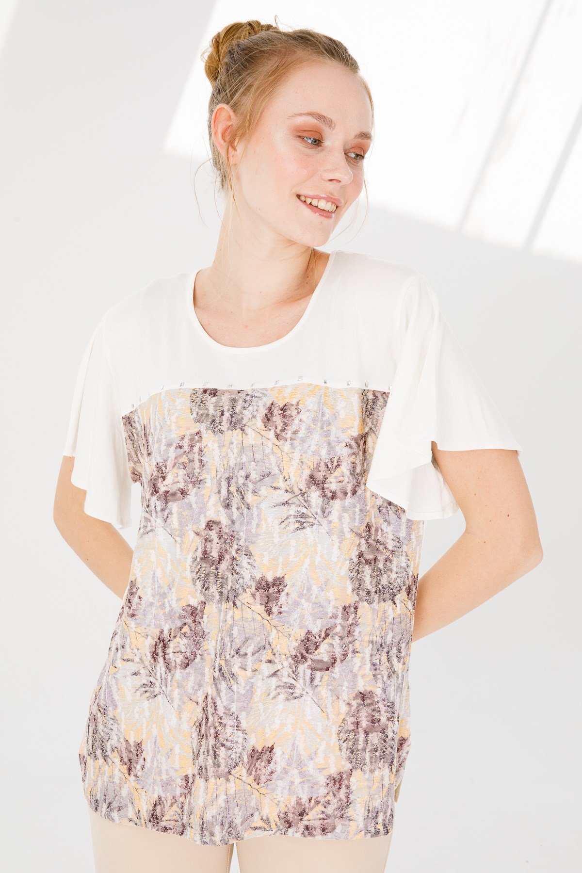 KADIN SIFIR YAKA KISA KOL DESENLİ PENYE BLUZ KEMİK