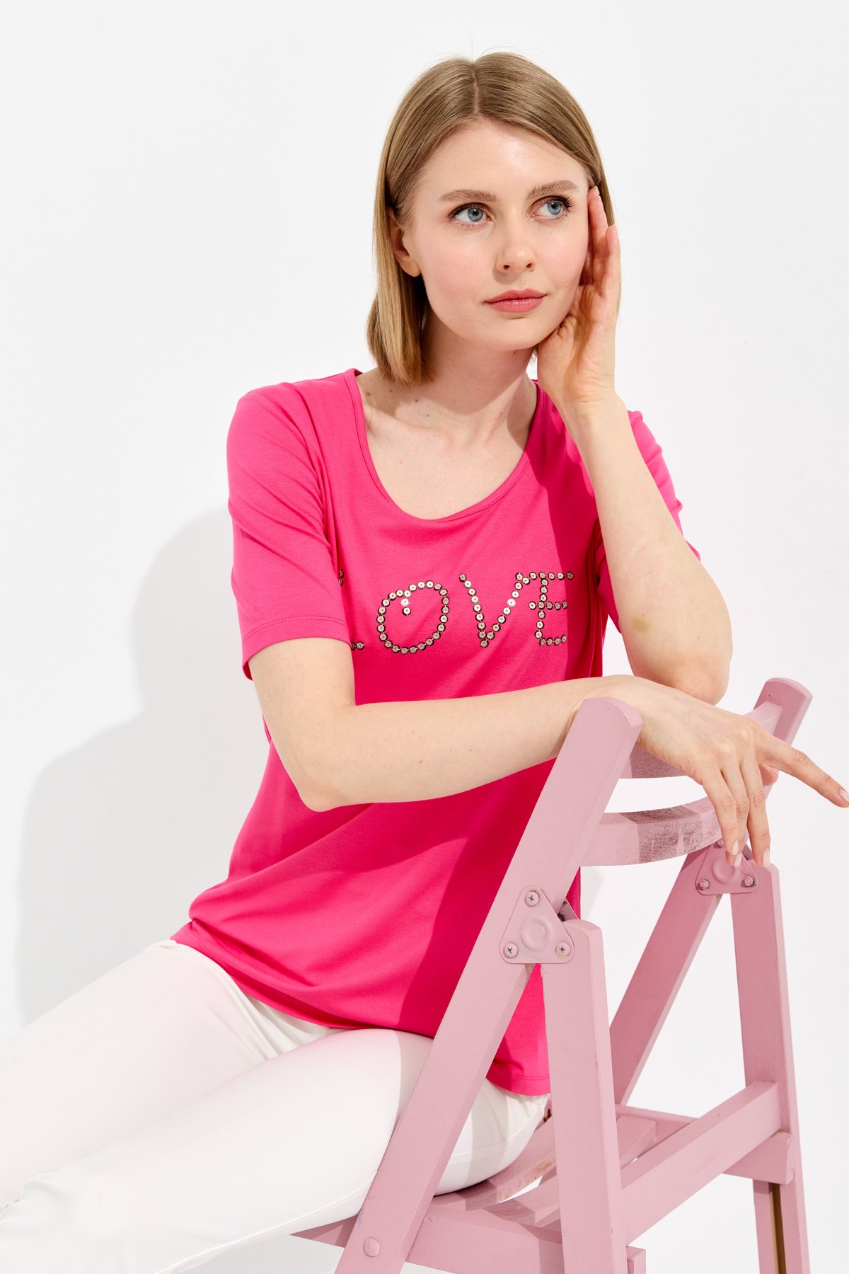 9868Женская футболка из хлопка с круглым вырезом, короткими рукавами и надписью Love, фуксия