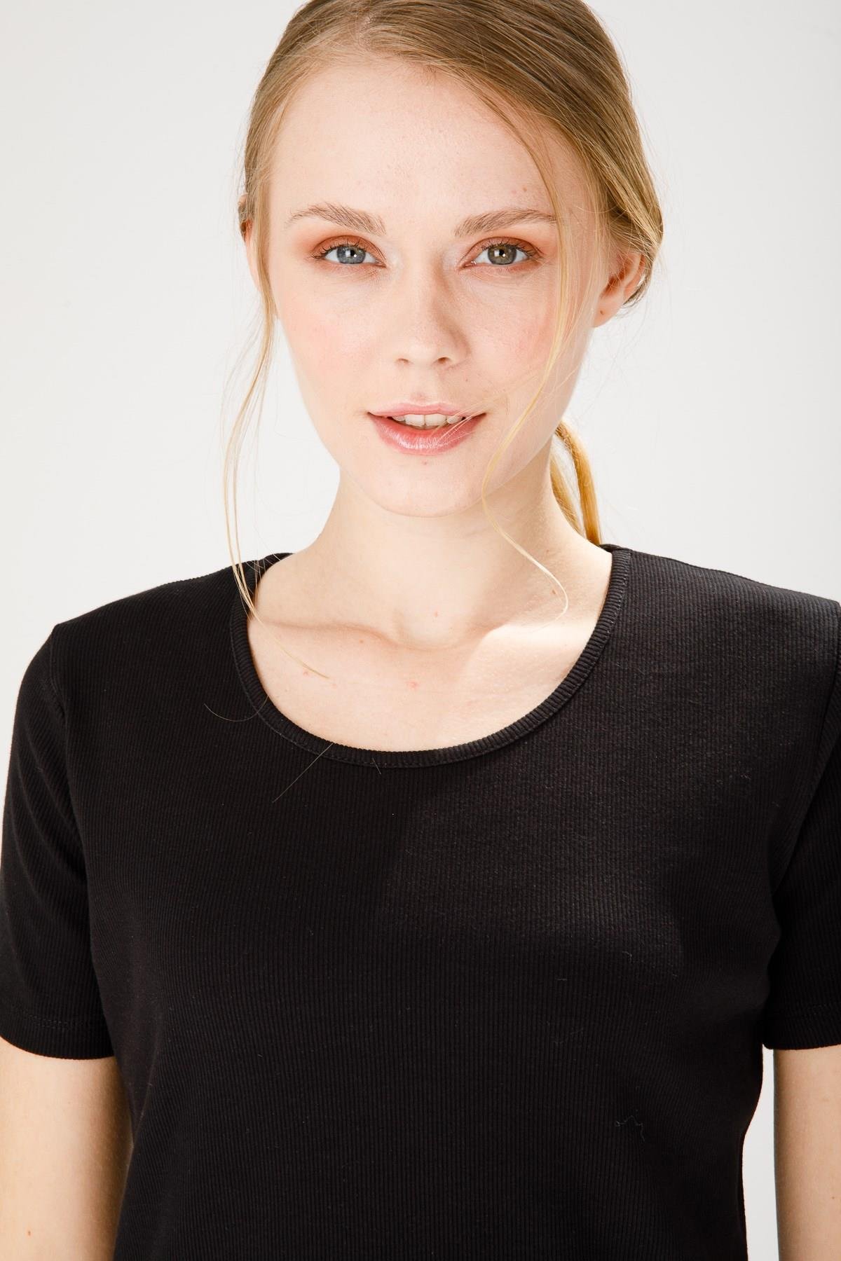 23755Kadın Sıfır Yaka Kısa Kol Pamuk Kaşkorse T-shirt Siyah