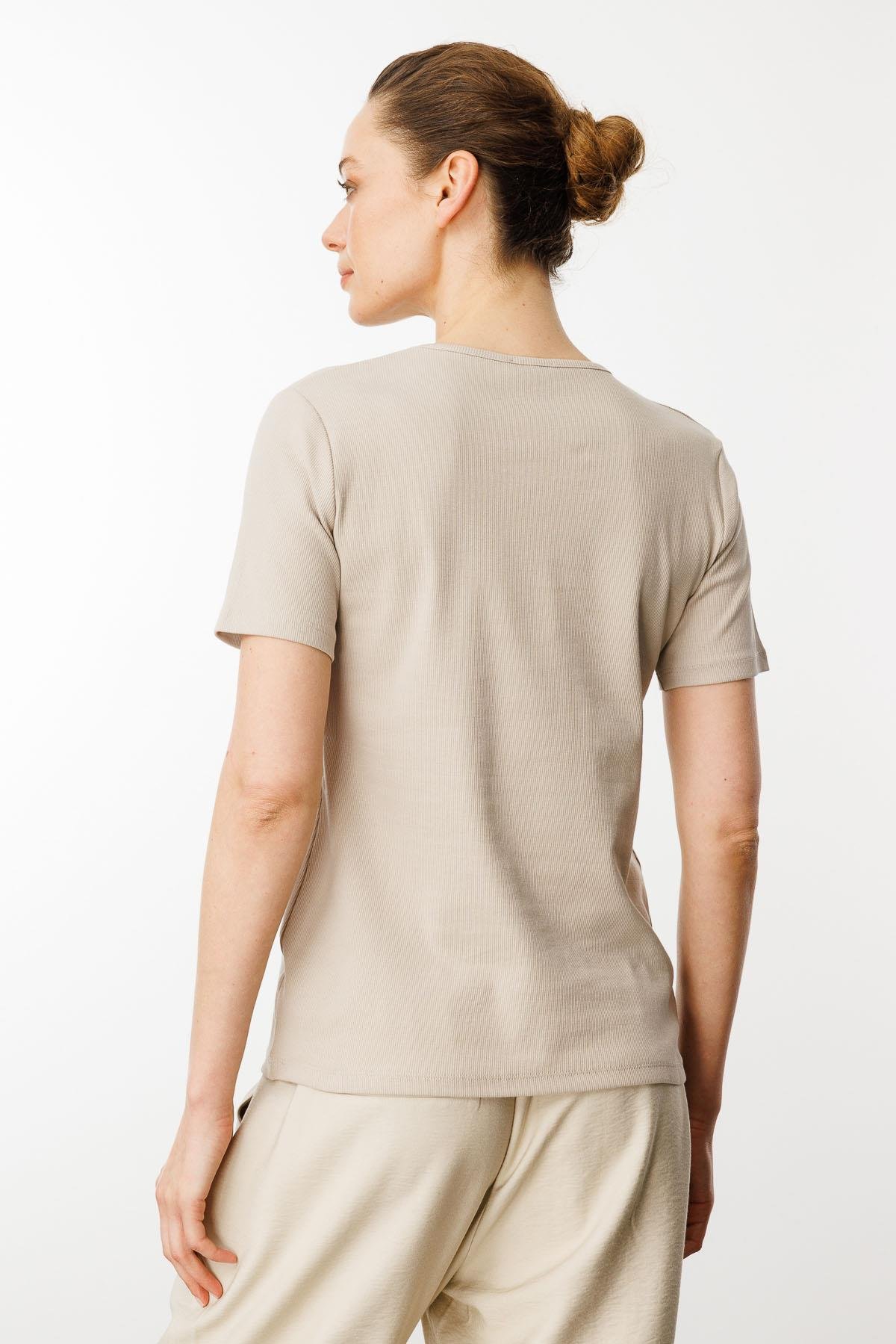 23755Kadın Sıfır Yaka Kısa Kol Pamuk Kaşkorse T-shirt Bej