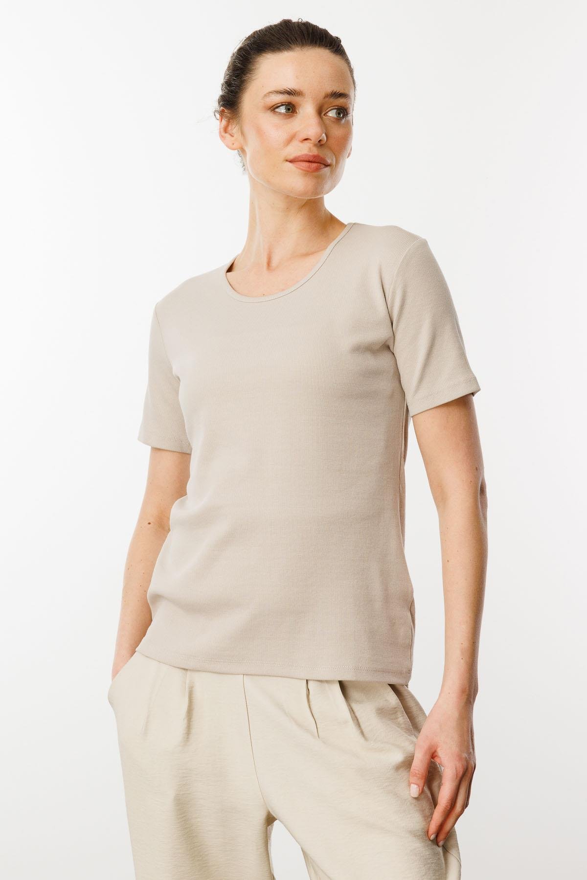 23755Kadın Sıfır Yaka Kısa Kol Pamuk Kaşkorse T-shirt Bej