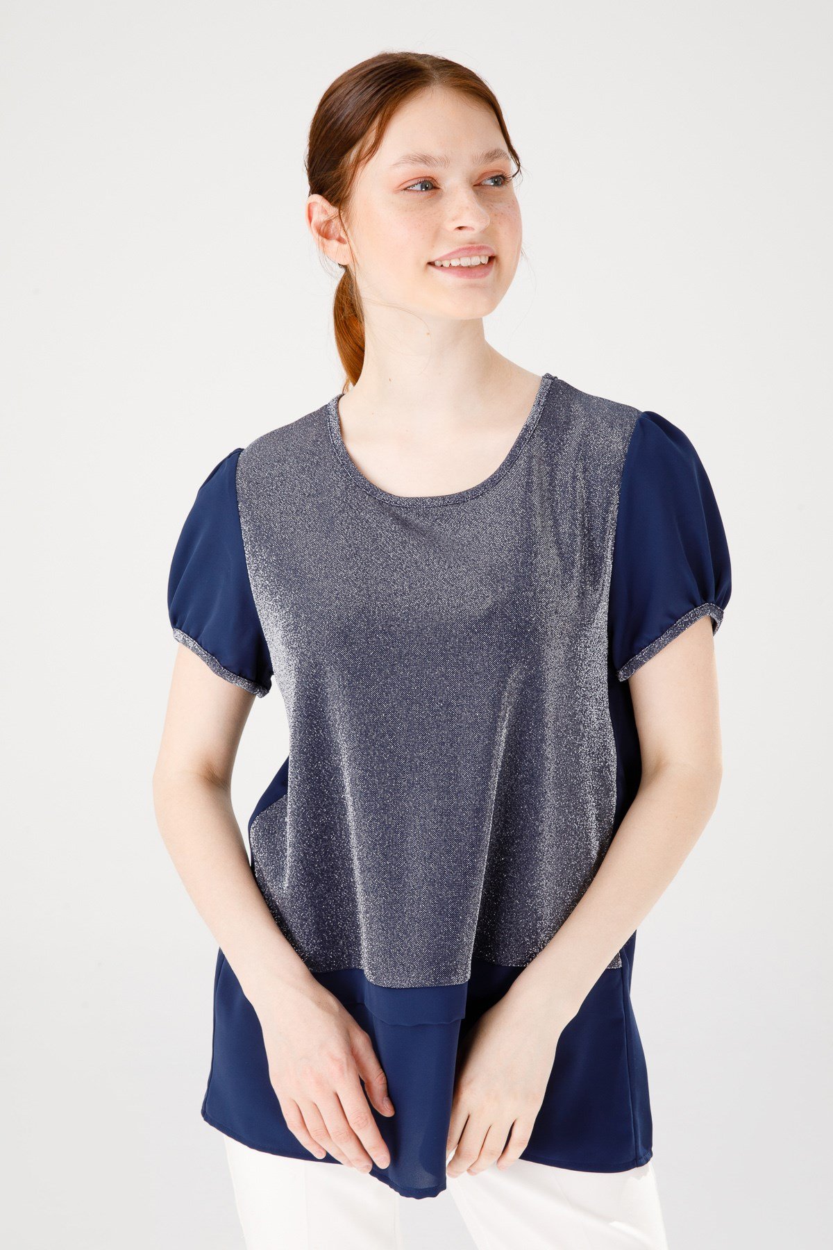 KADIN SIFIR YAKA KISA KOL PARLAK KUMAŞ BLUZ LACİVERT