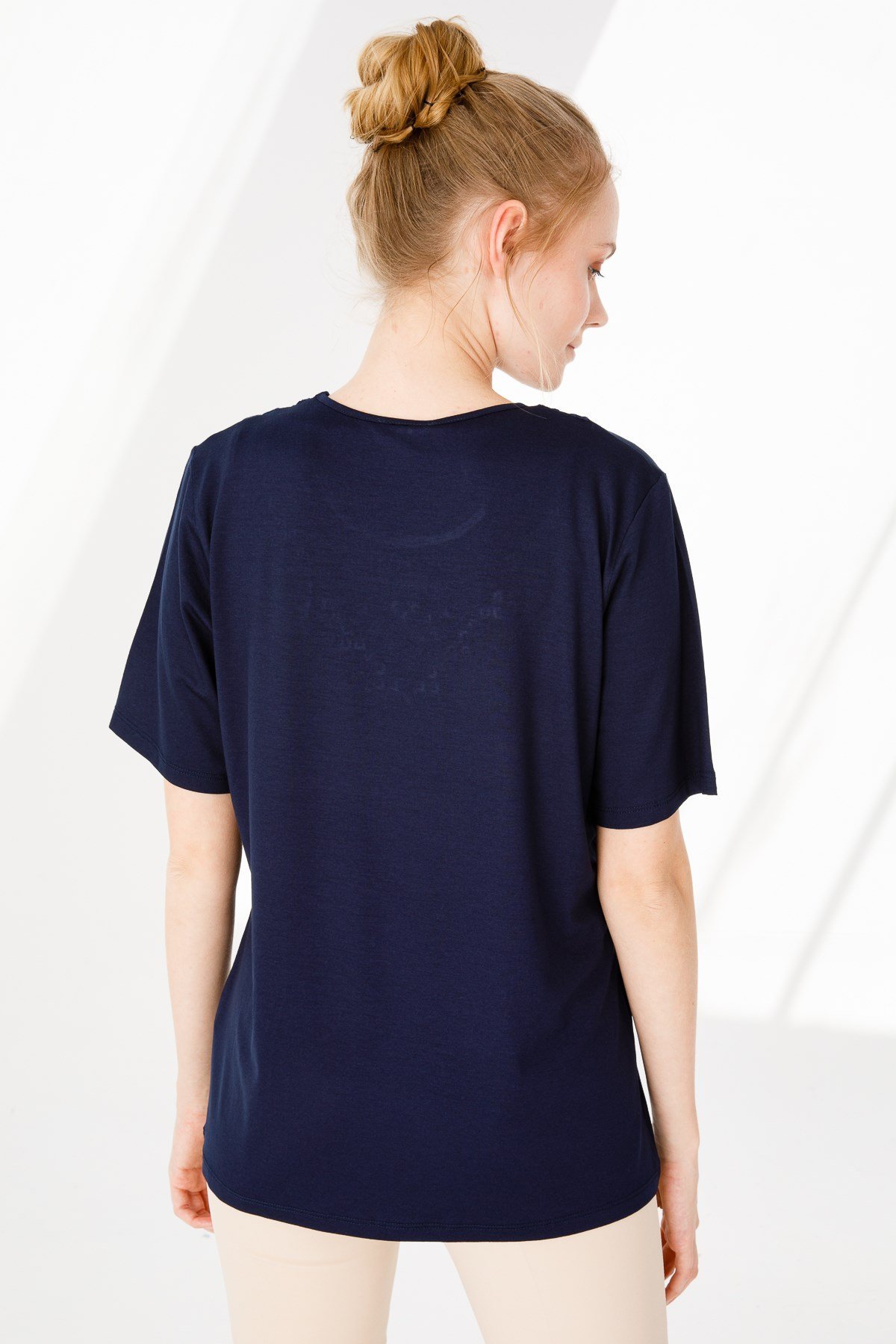 21752Kadın Sıfır Yaka Kısa Kol Taş Baskılı Penye Bluz Lacivert