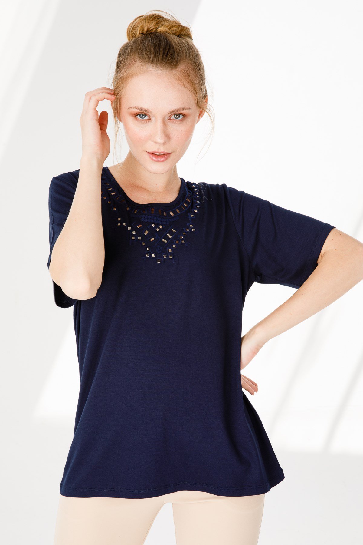 21752Kadın Sıfır Yaka Kısa Kol Taş Baskılı Penye Bluz Lacivert