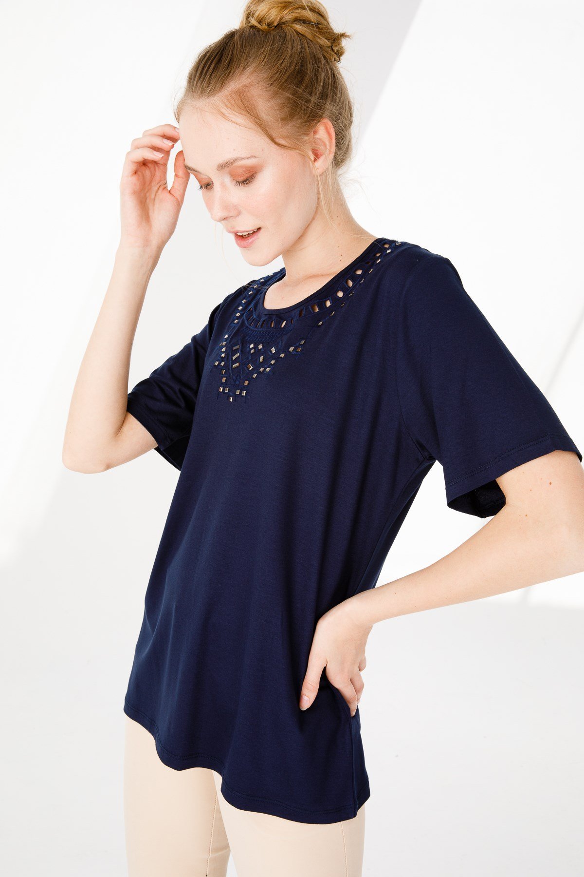 21752Kadın Sıfır Yaka Kısa Kol Taş Baskılı Penye Bluz Lacivert