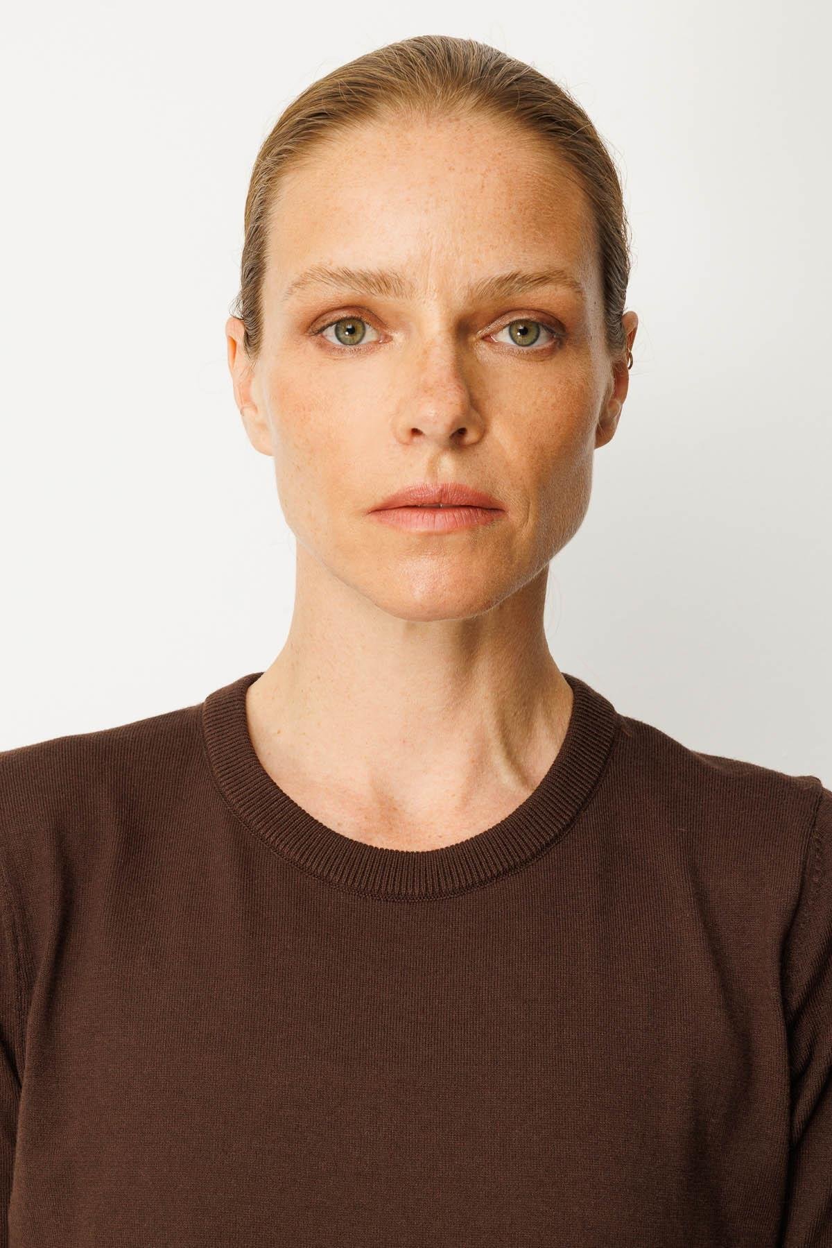 25392Kadın Sıfır Yaka Kısa Kollu Düz Bluz Kahve